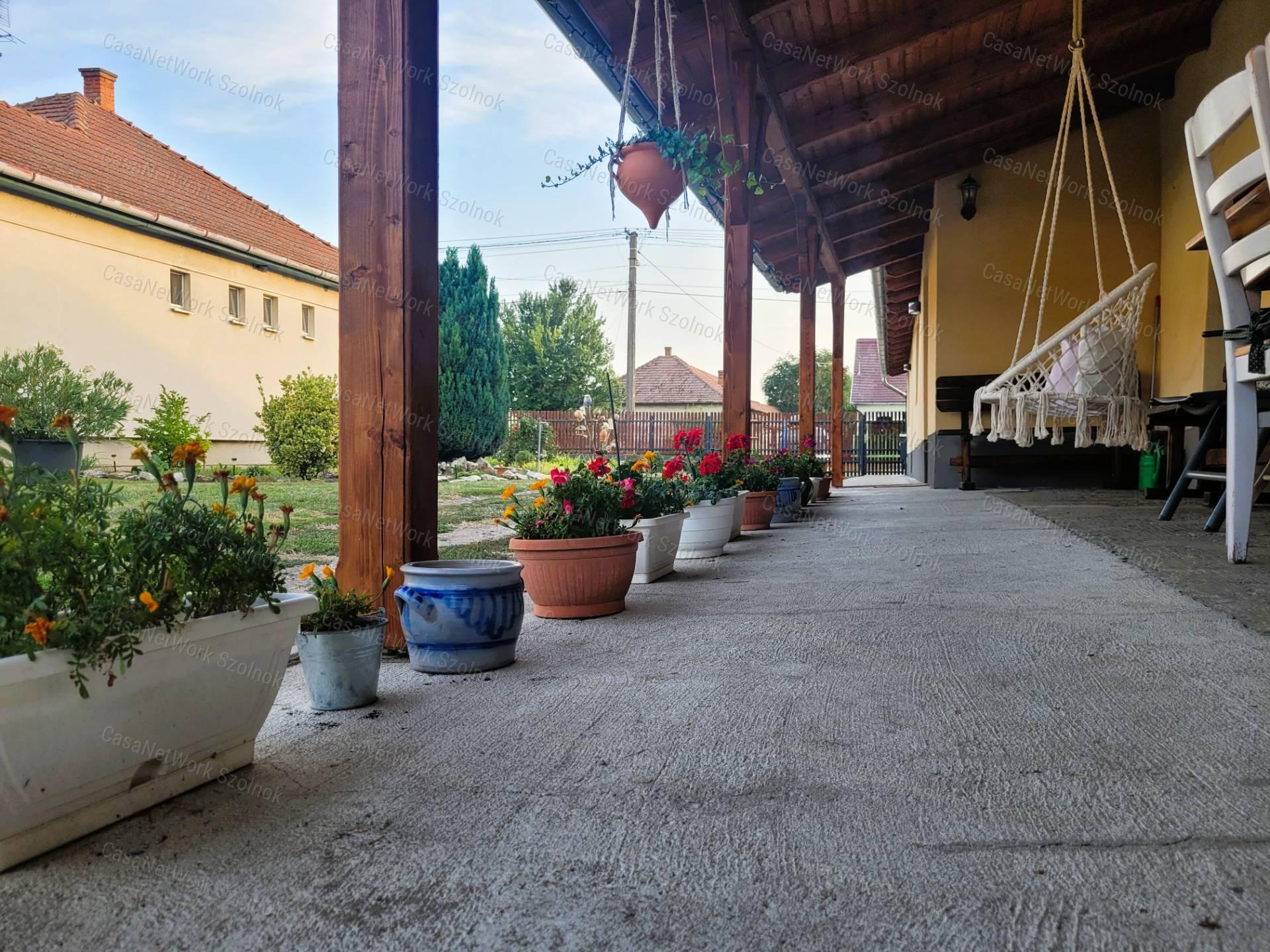 Felújított parasztház a Tisza-tó közeli Tiszanánán!