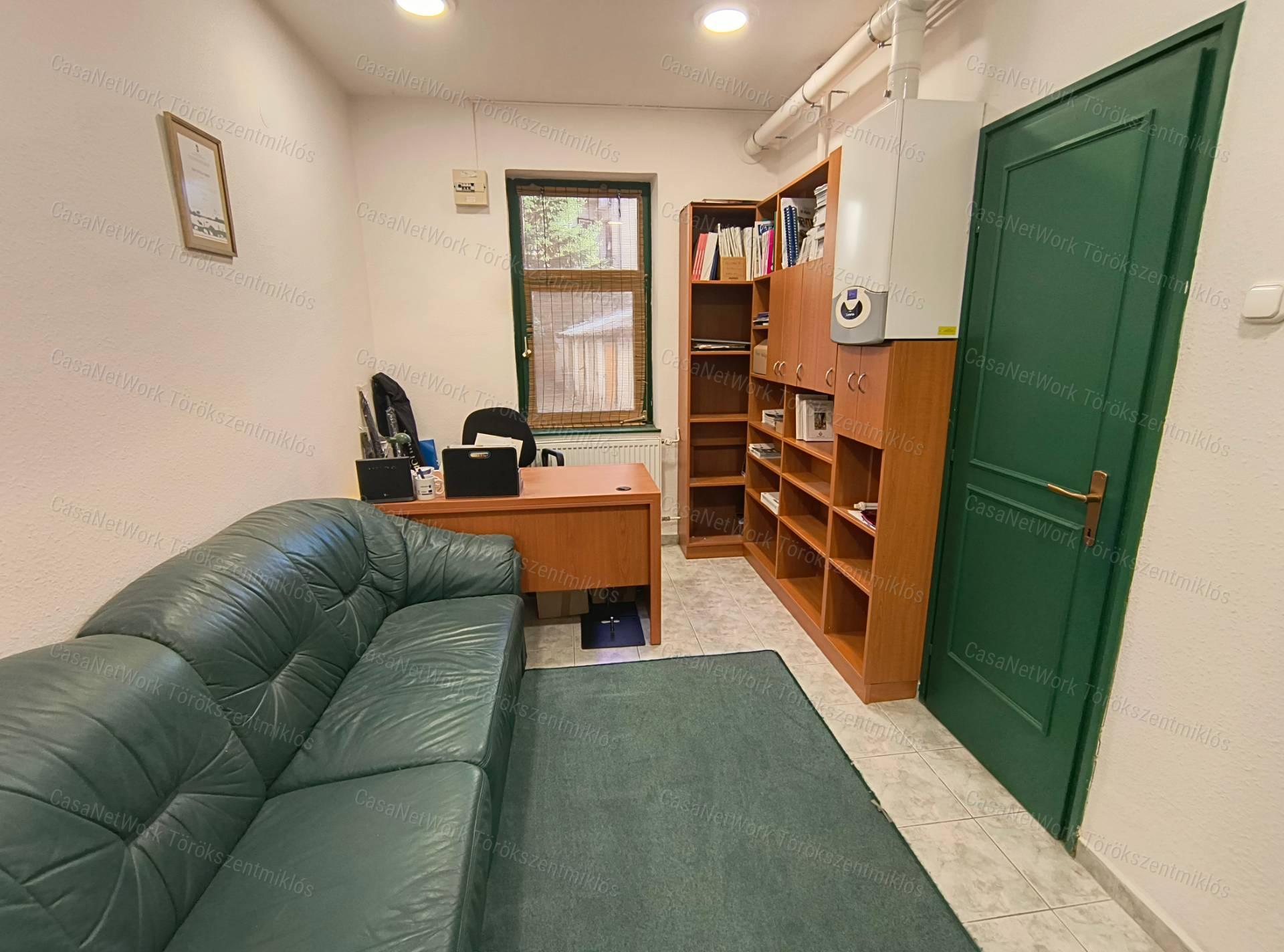 Eladó Iroda Szolnok belvárosában a Bíróság közelében!