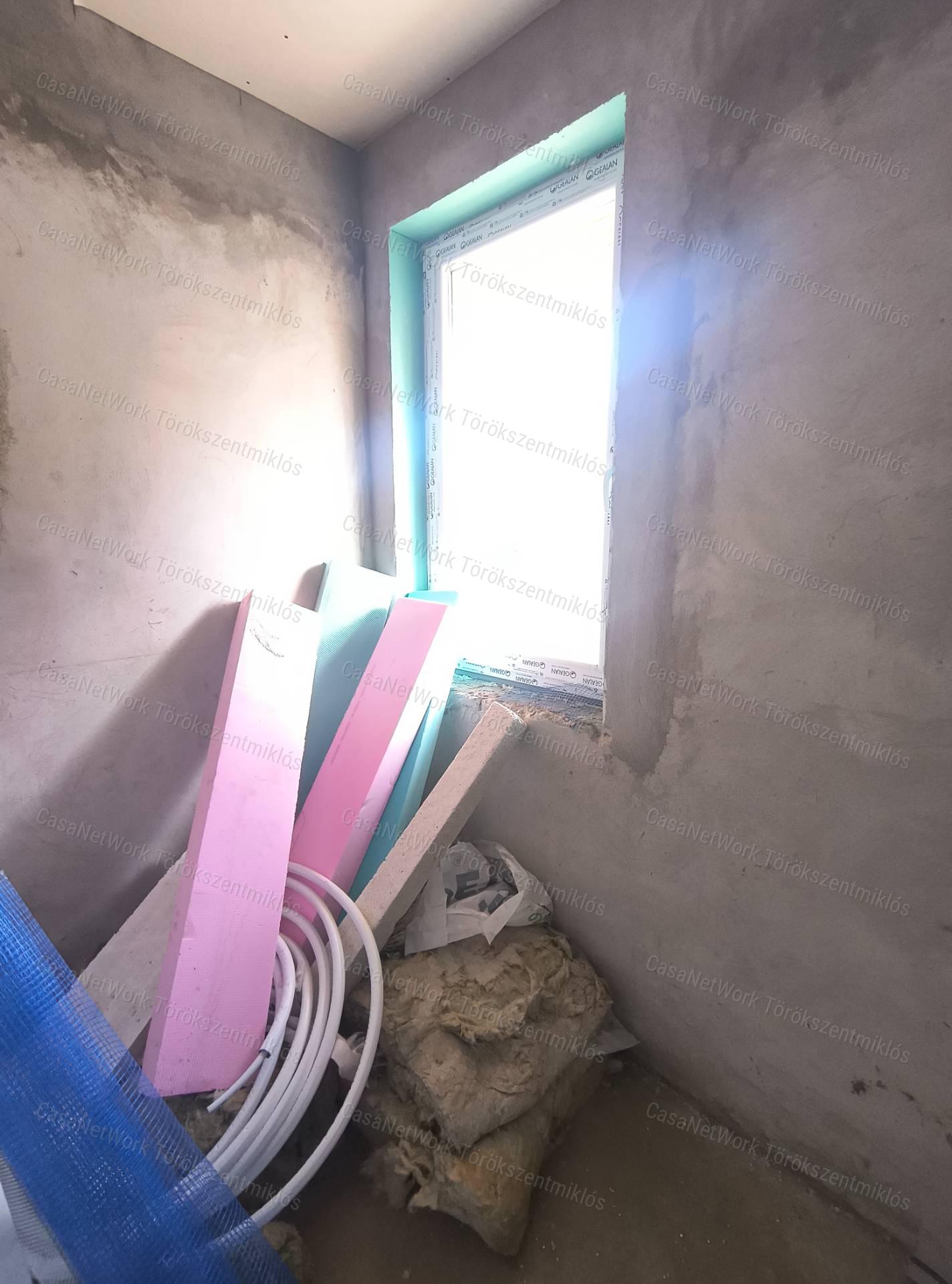 Eladó családi ház törökszentmiklós központjában!