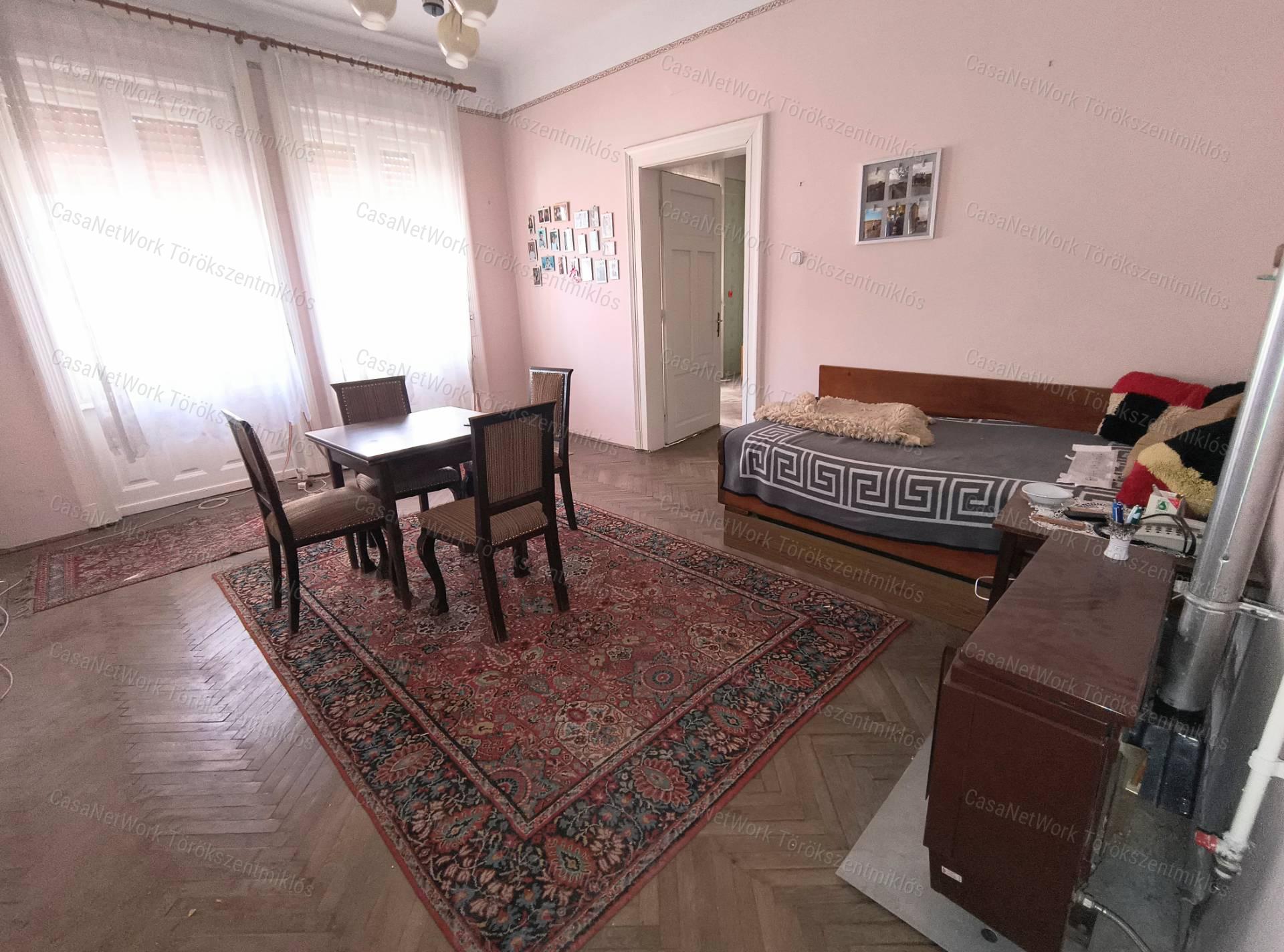 Eladó kétgenerációs családi ház Törökszentmiklós központjában!