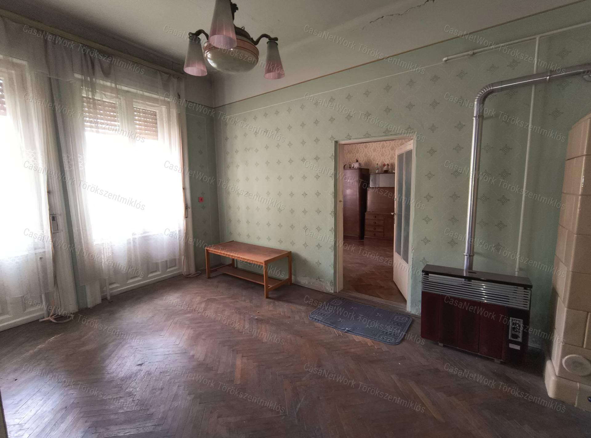 Eladó kétgenerációs családi ház Törökszentmiklós központjában!