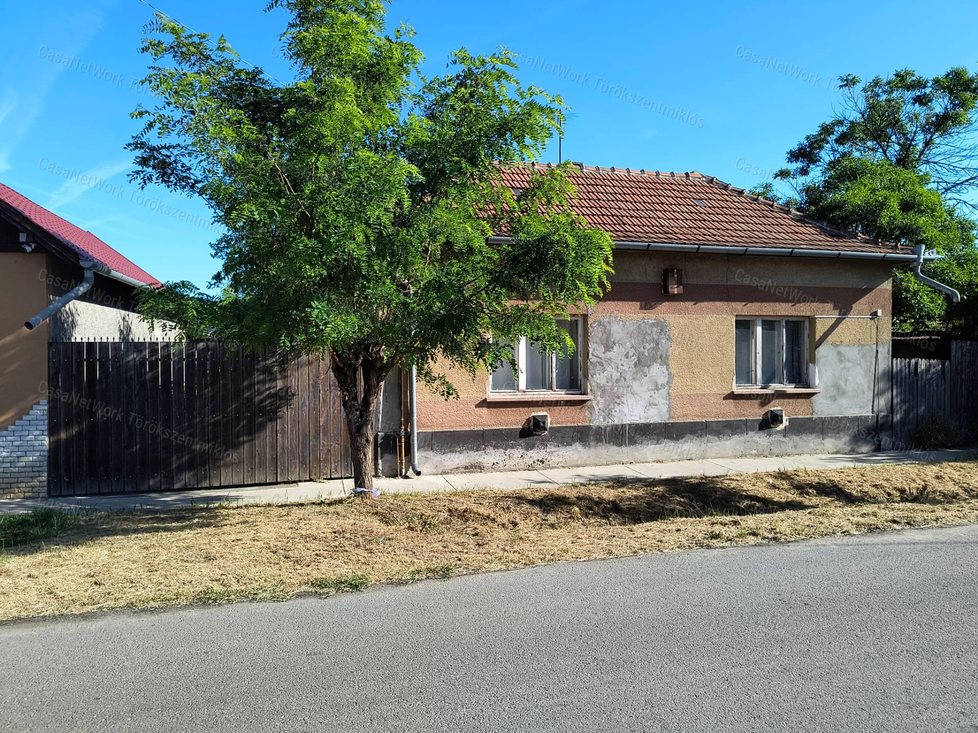 Eladó családi ház Törökszentmiklóson a G-Faluban!