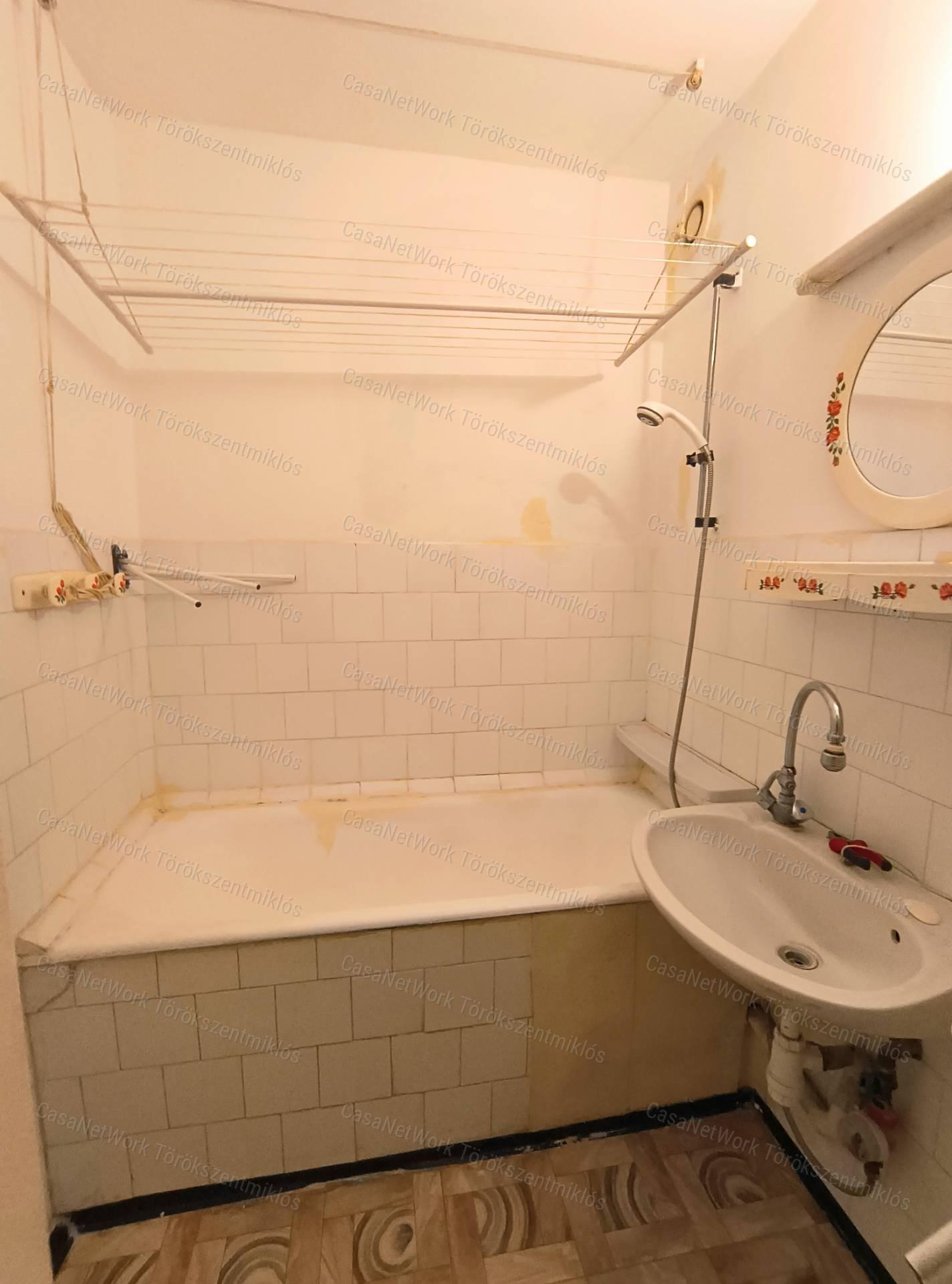 Eladó kétszobás lakás Szolnokon a Széchenyi Lakótelepen!