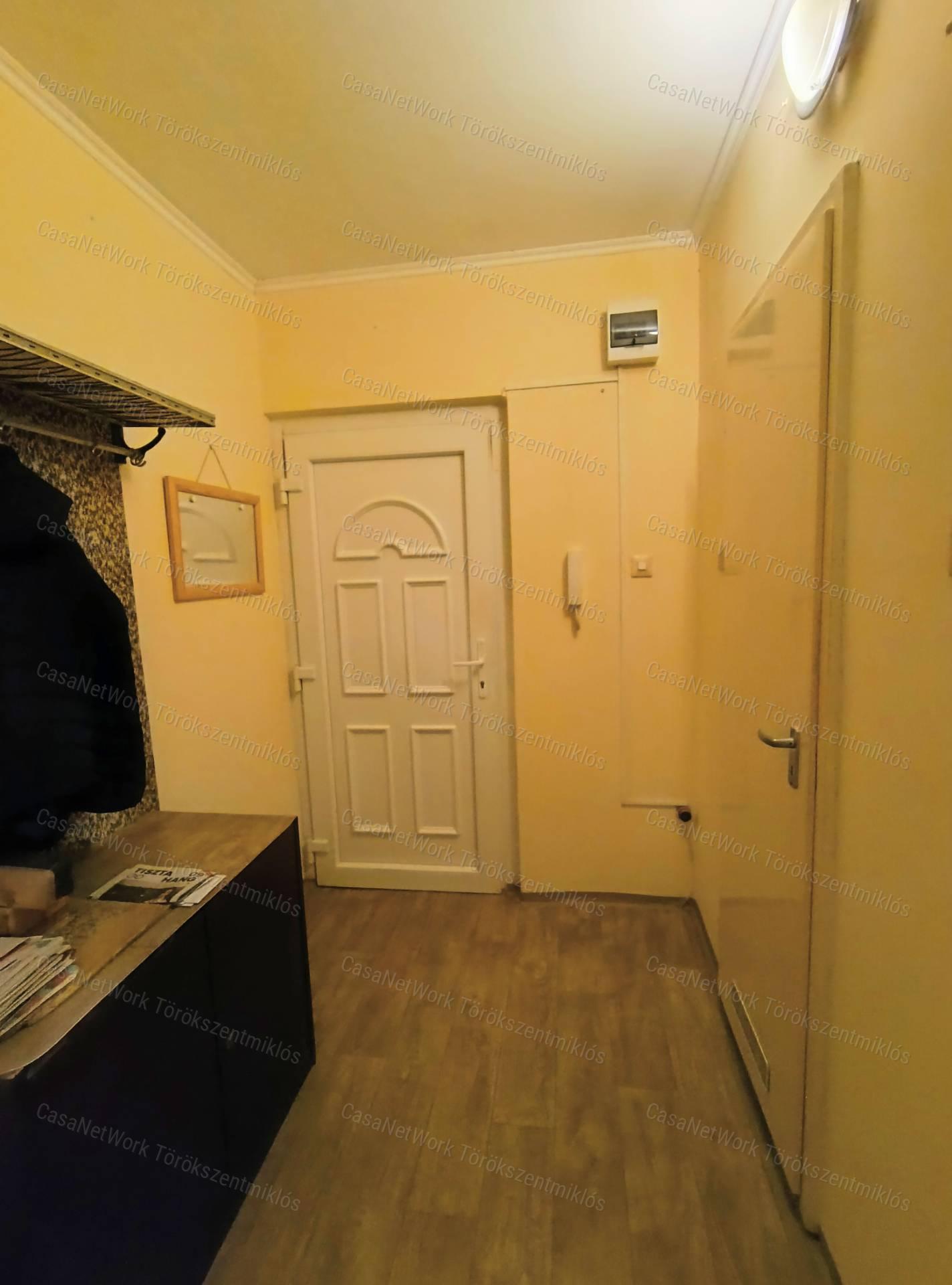 Eladó kétszobás lakás Szolnokon a Széchenyi Lakótelepen!