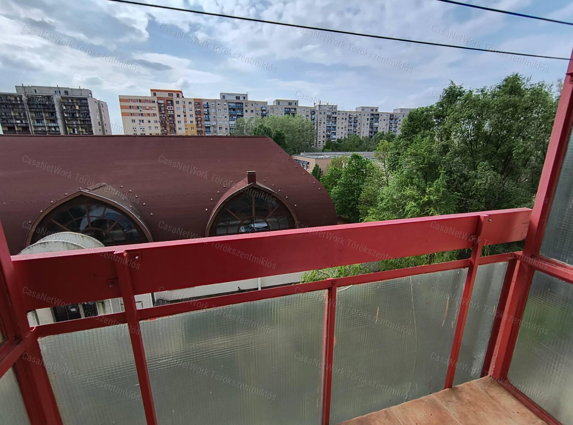 Eladó kétszobás lakás Szolnokon a Széchenyi Lakótelepen!