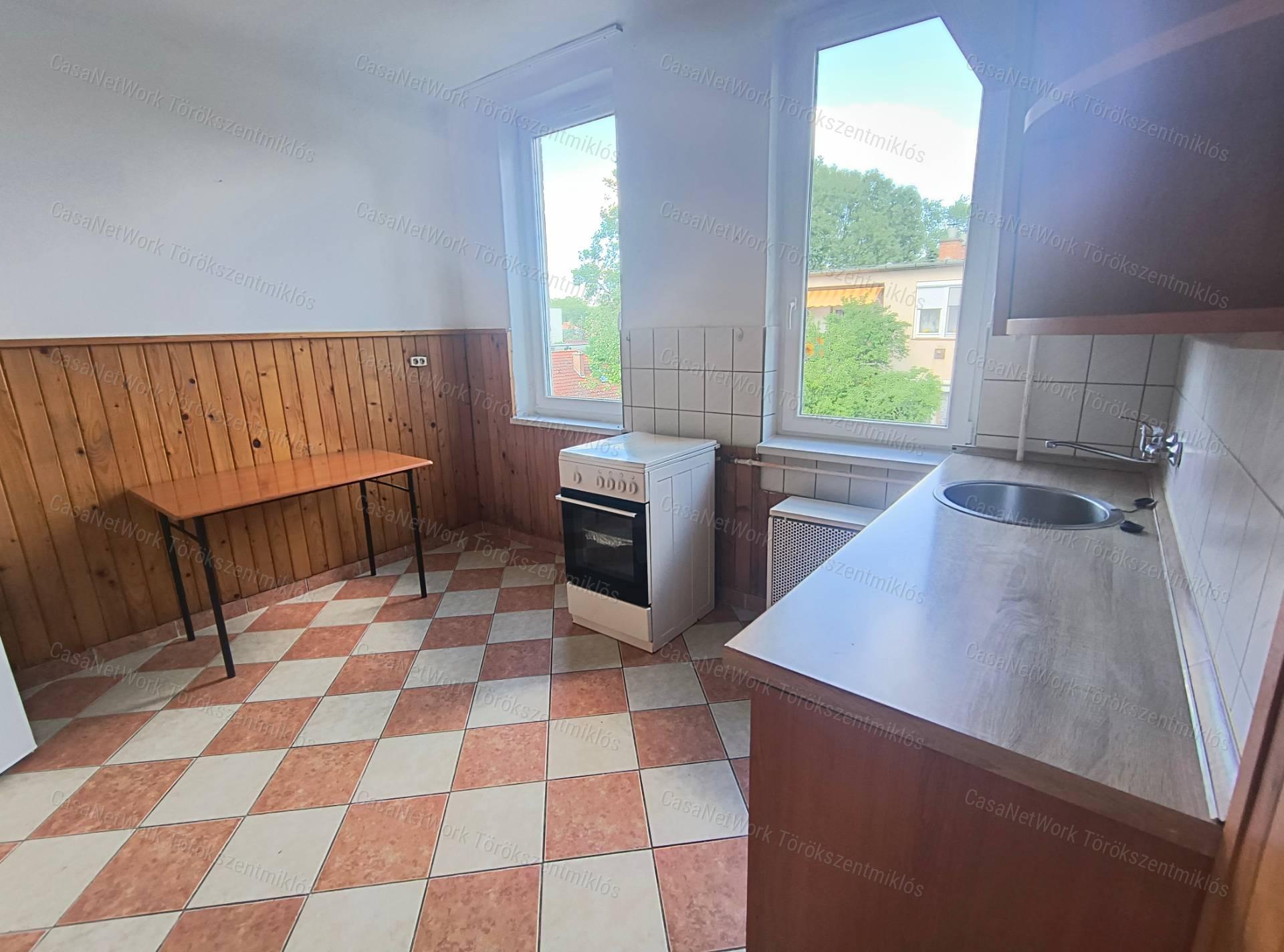 Eladó Lakás Martfű központjában!
