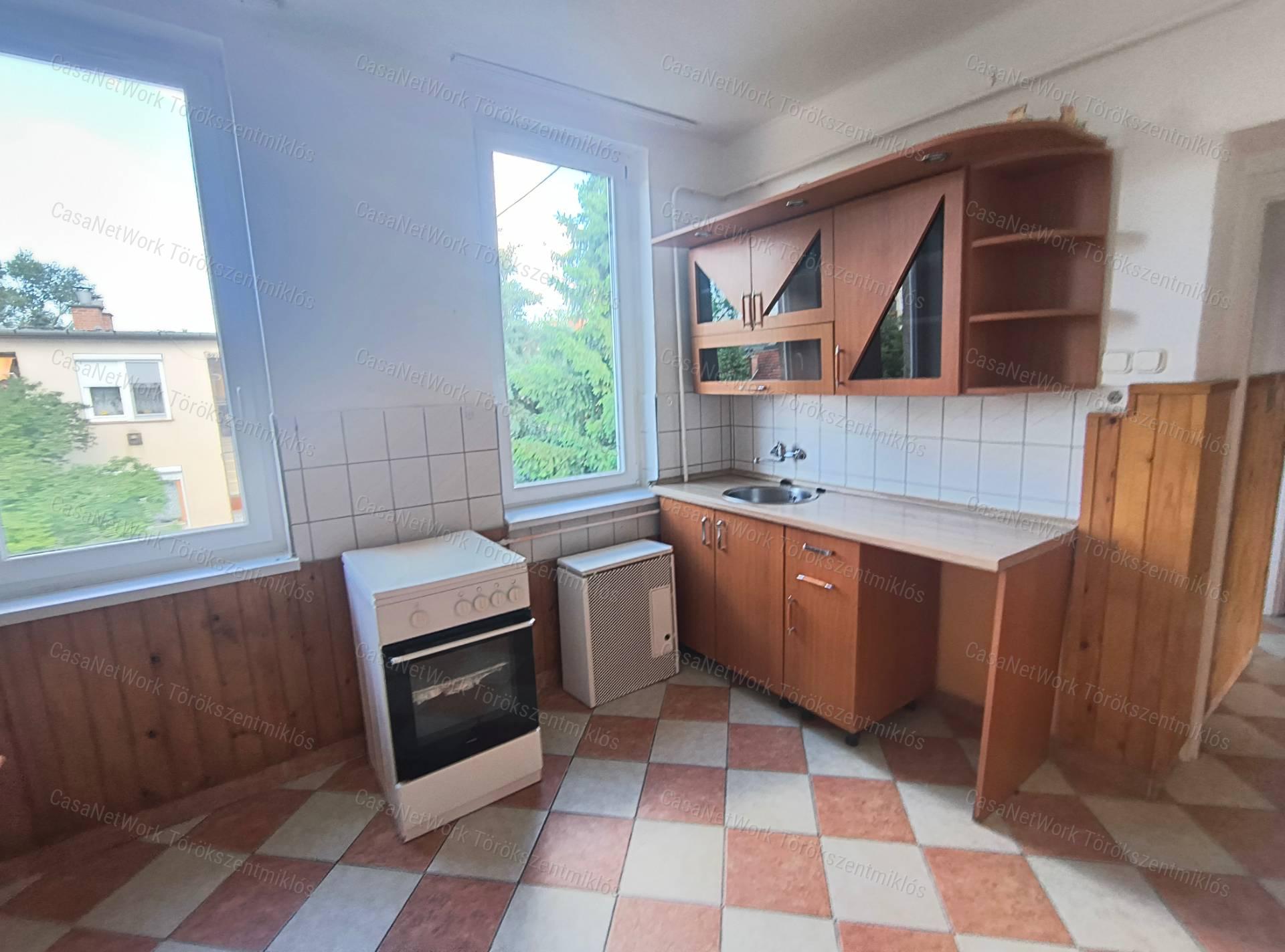 Eladó Lakás Martfű központjában!