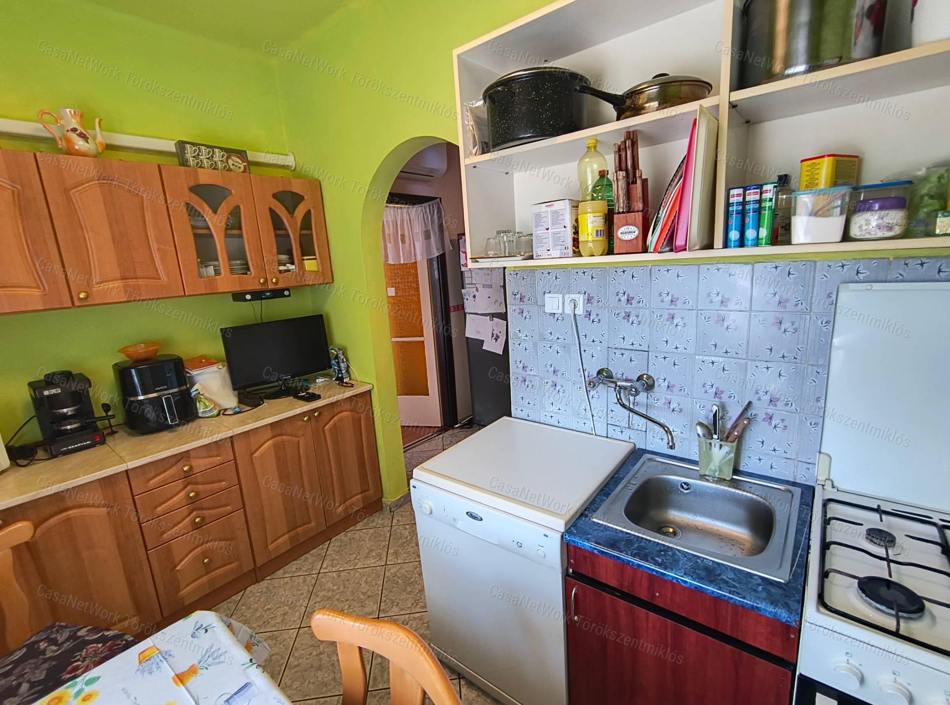Eladó tetőteres családi ház Törökszentmiklóson!