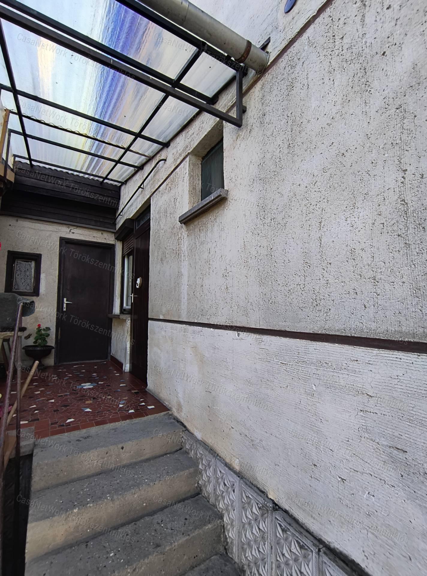 Eladó tetőteres családi ház Törökszentmiklóson!