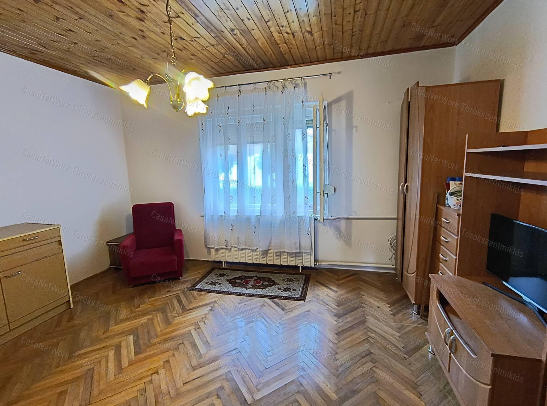 Eladó családi ház Törökszentmiklóson a G- faluban!