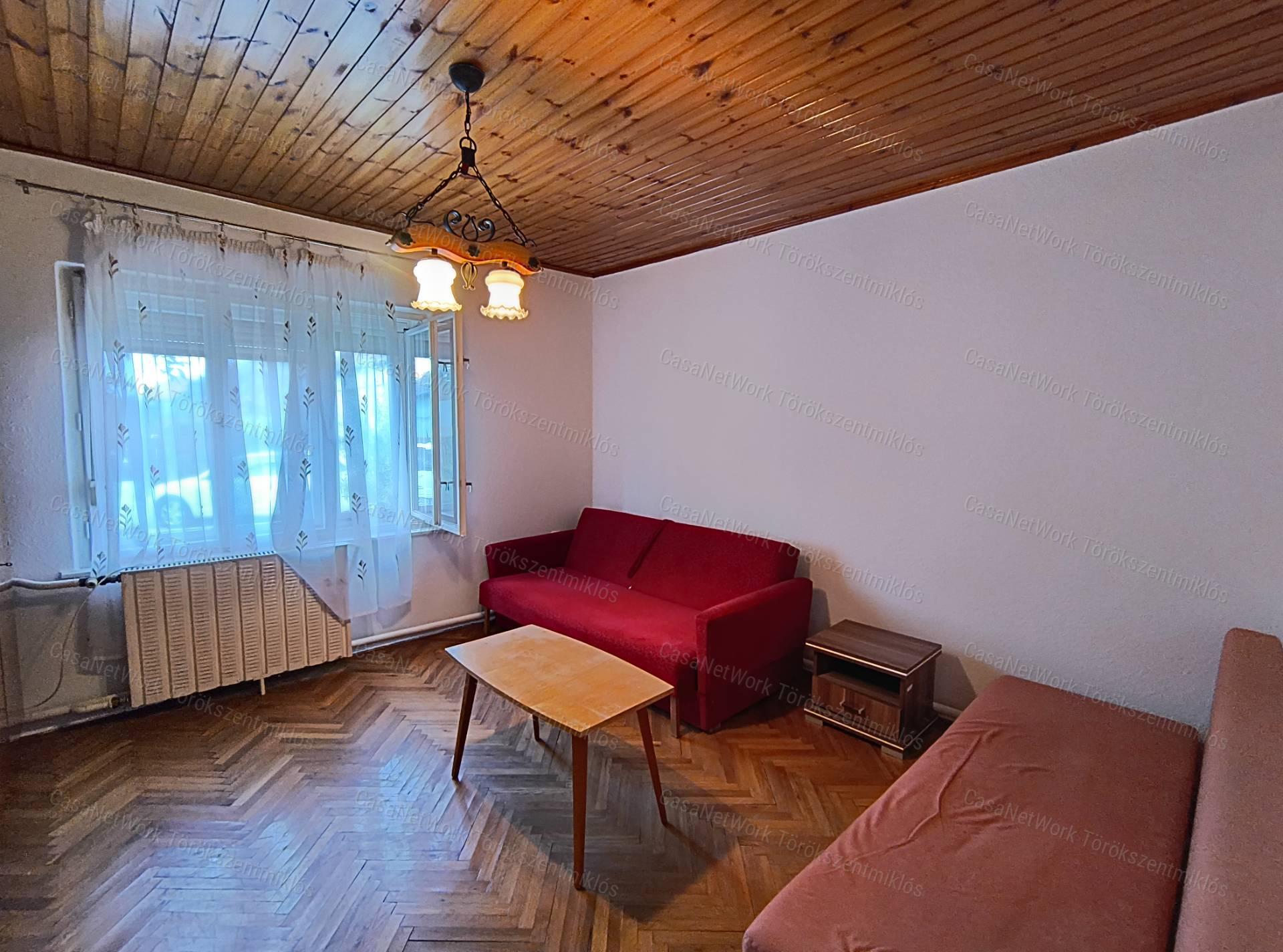 Eladó családi ház Törökszentmiklóson a G- faluban!