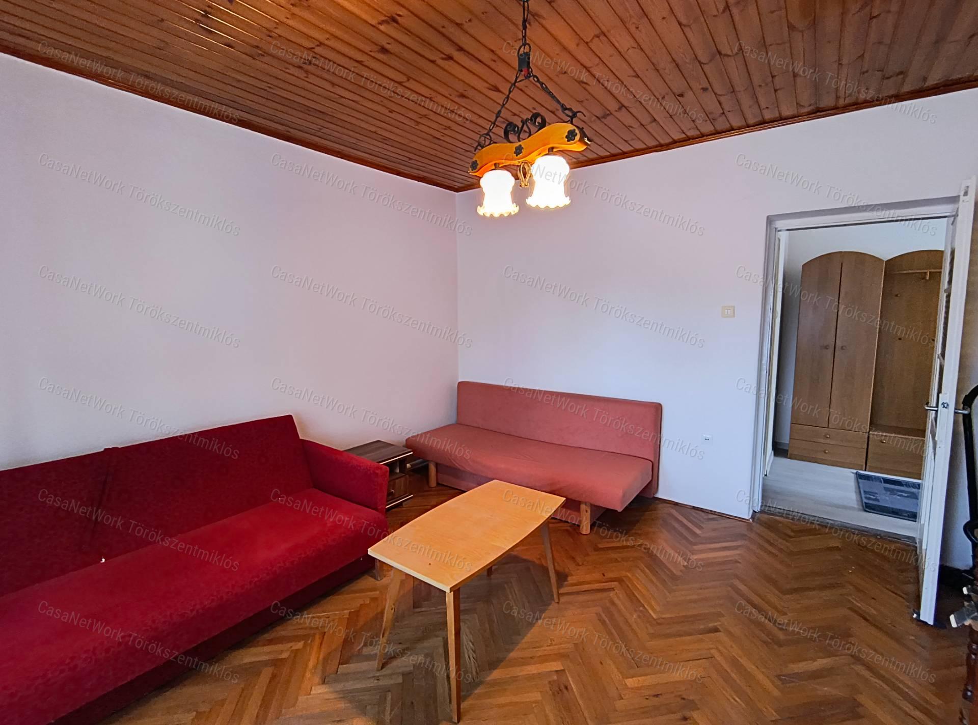 Eladó családi ház Törökszentmiklóson a G- faluban!