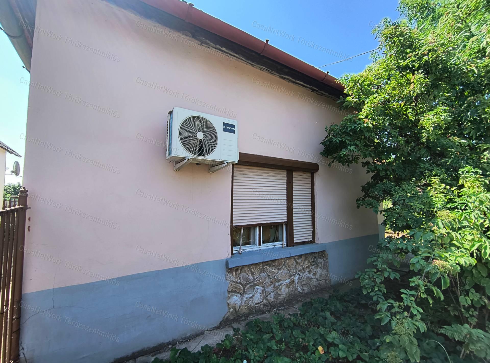 Eladó családi ház Fegyverneken!