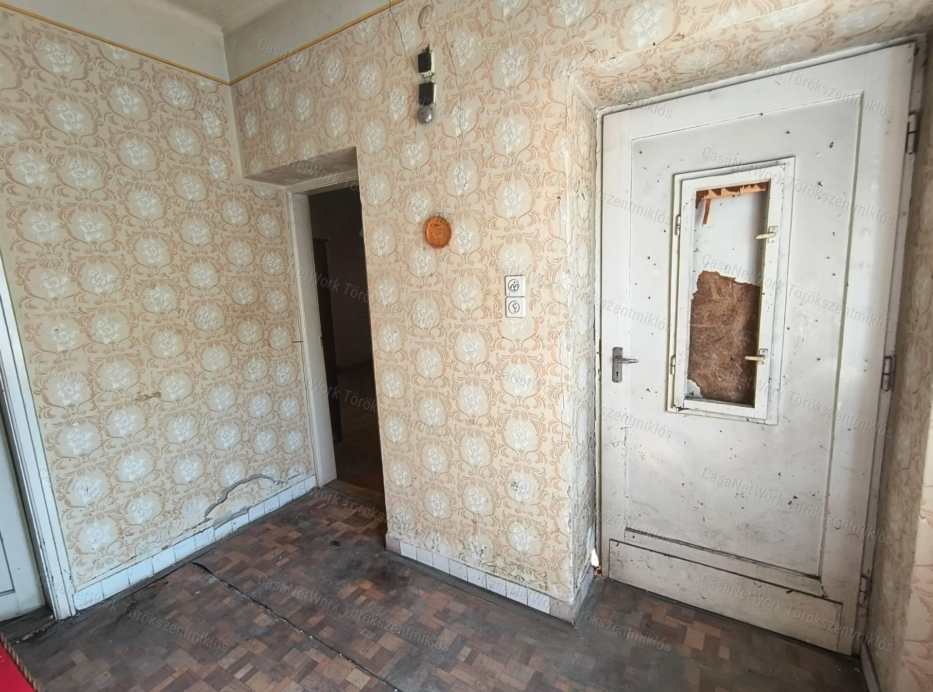 Eladó családi ház törökszentmiklóson!