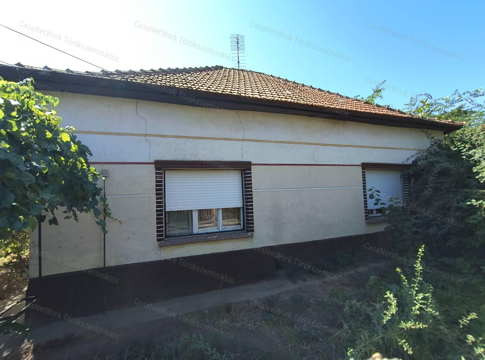 Eladó családi ház Törökszentmiklóso a városközpontban!