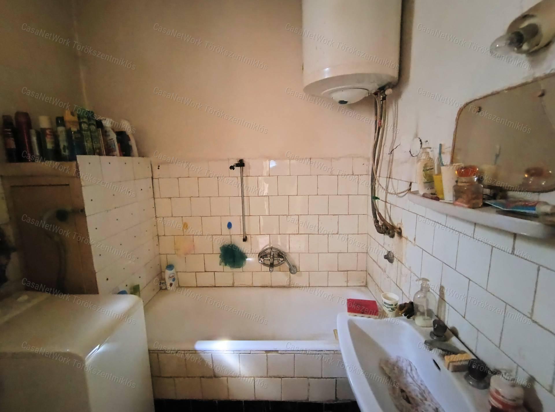 Eladó családi ház Törökszentmiklóso a városközpontban!