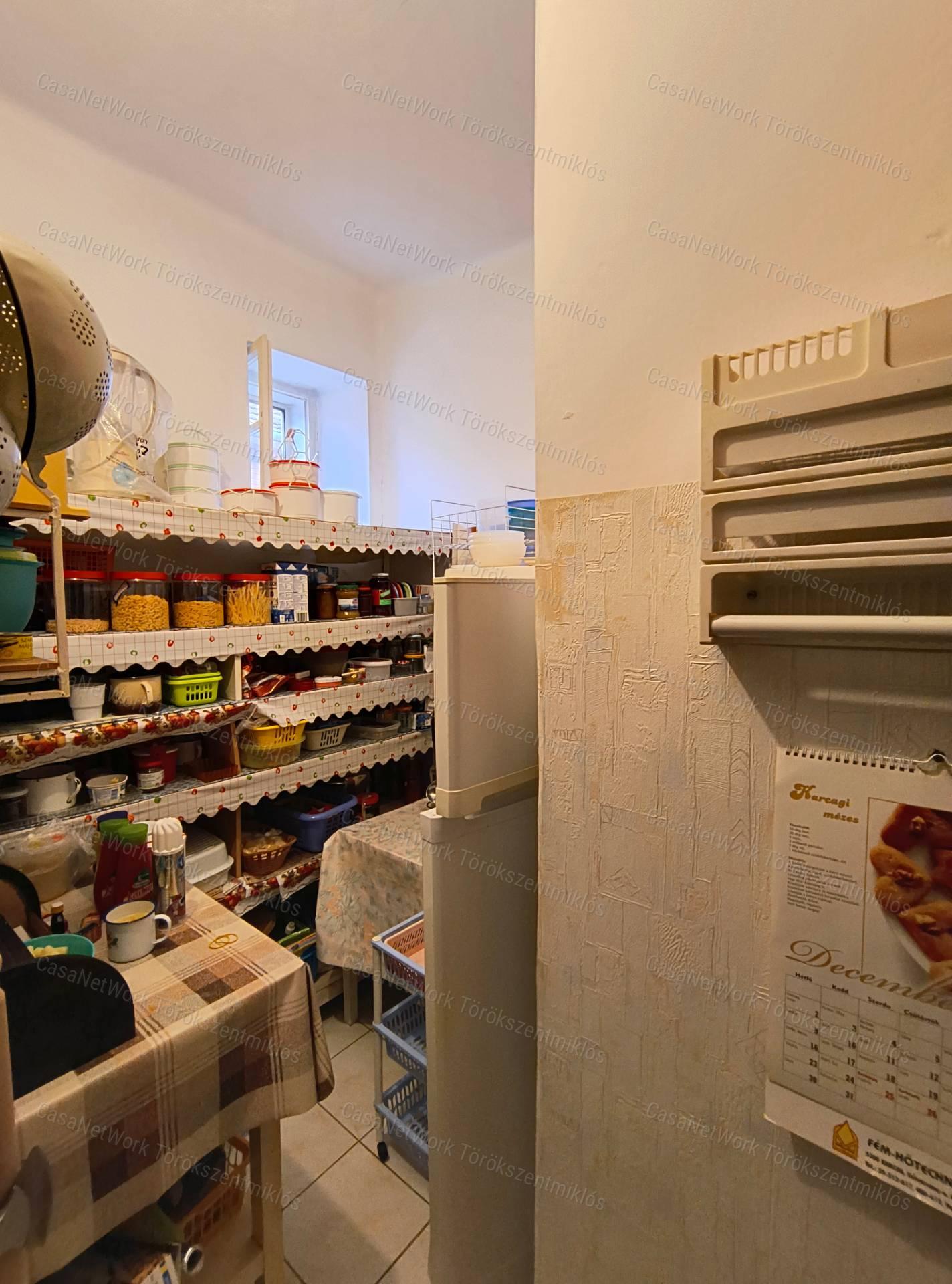 Eladó családi ház Fegyvernek központjában!