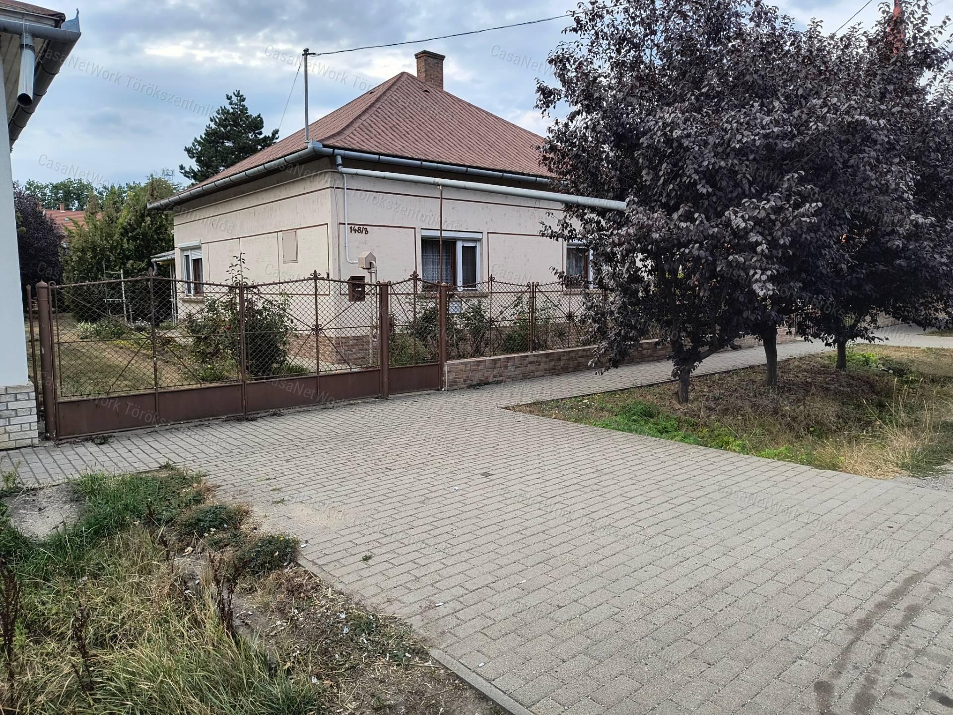 Eladó családi ház Fegyvernek központjában!