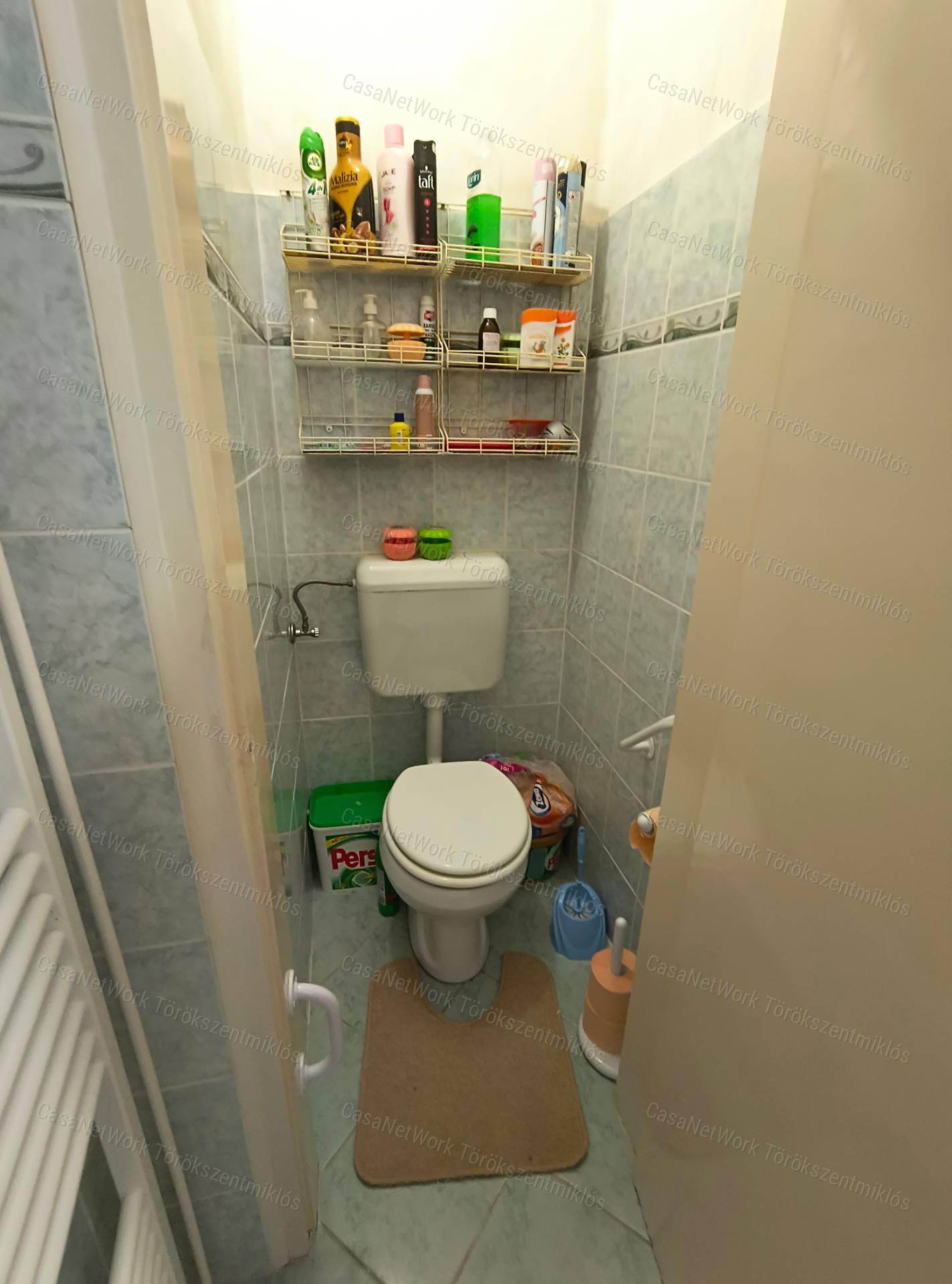 Eladó családi ház Fegyvernek központjában!
