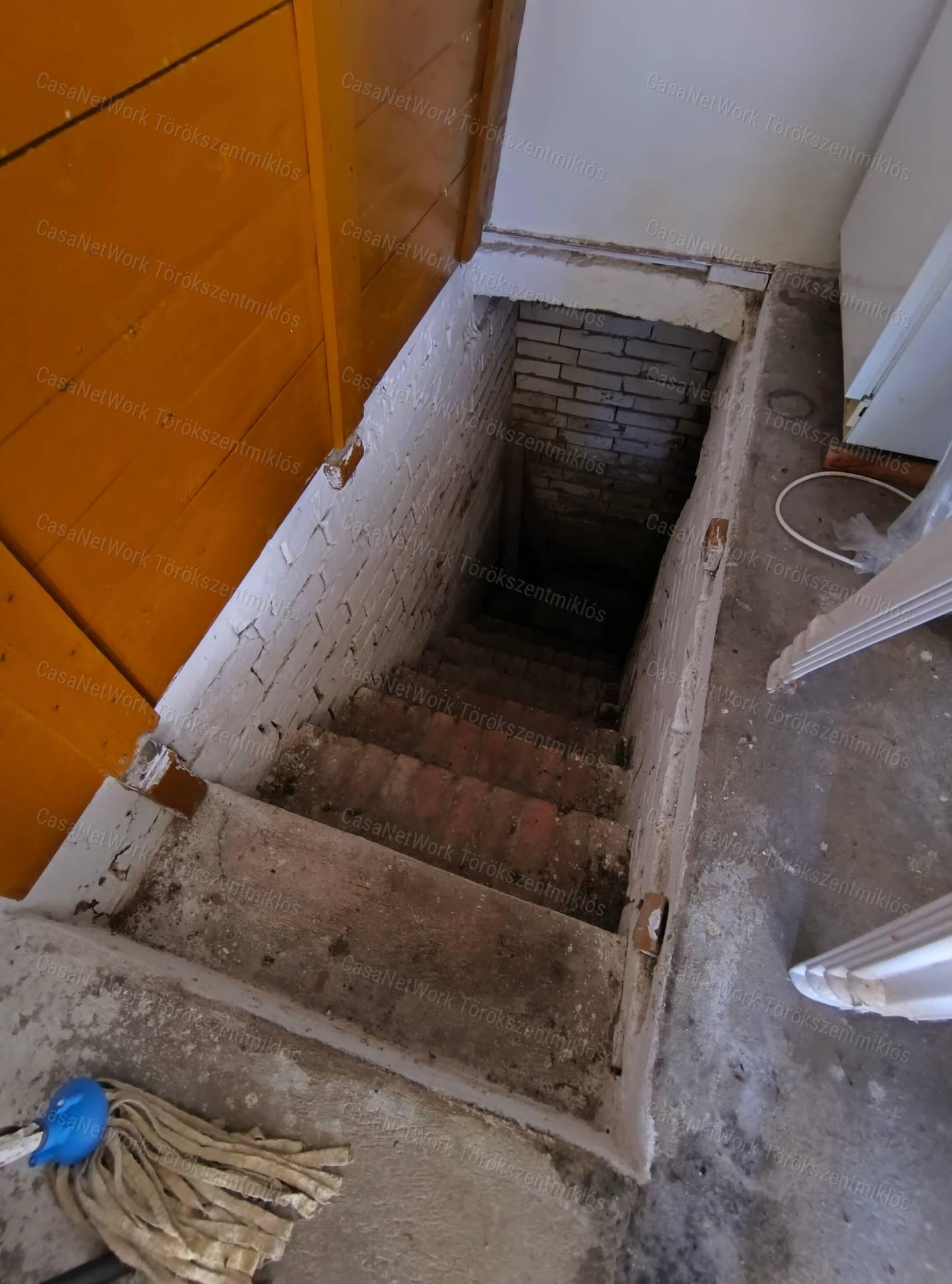Eladó családi ház Fegyvernek központjában!