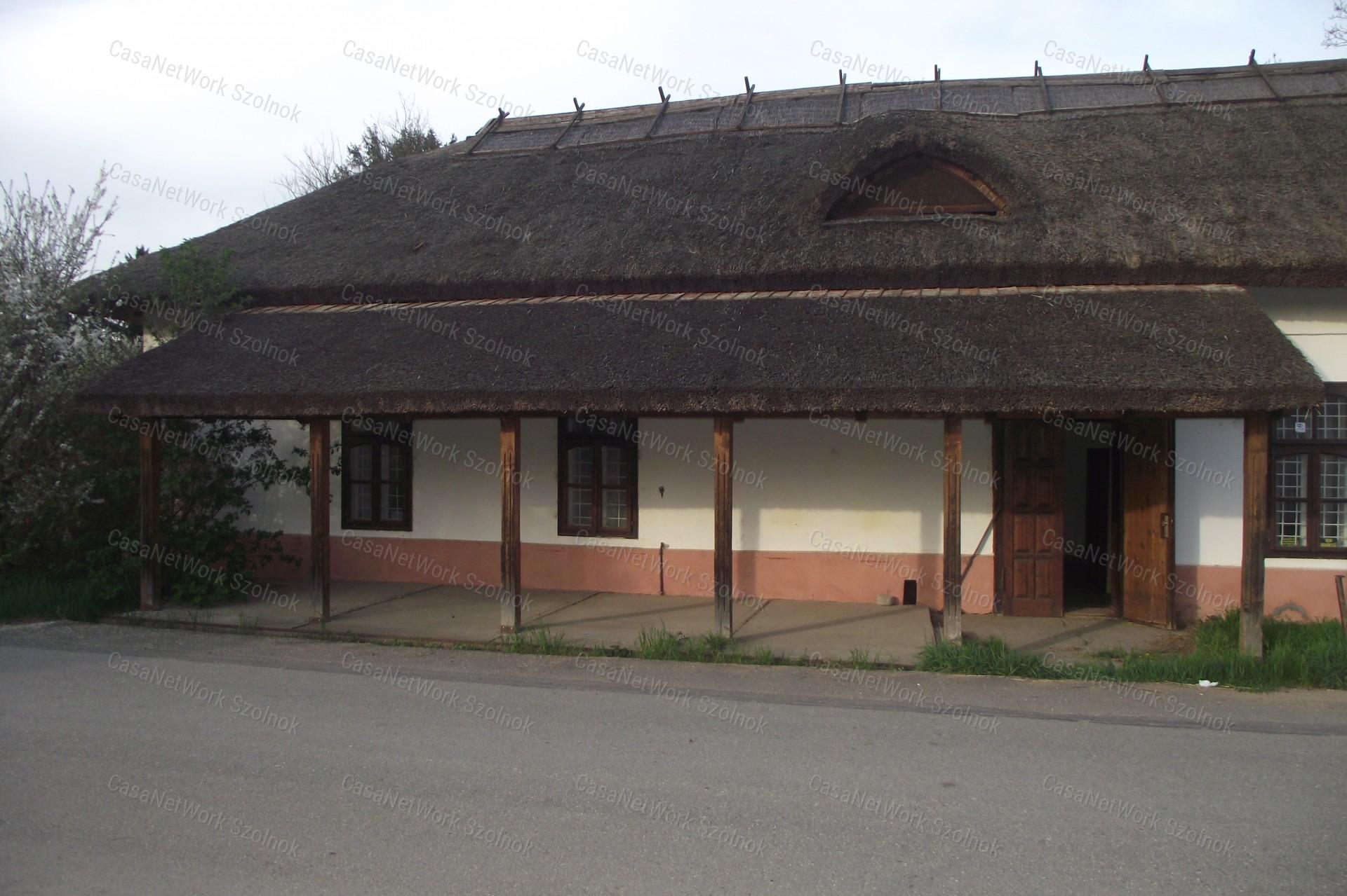 Eladó családi ház Tiszaroff központjában!