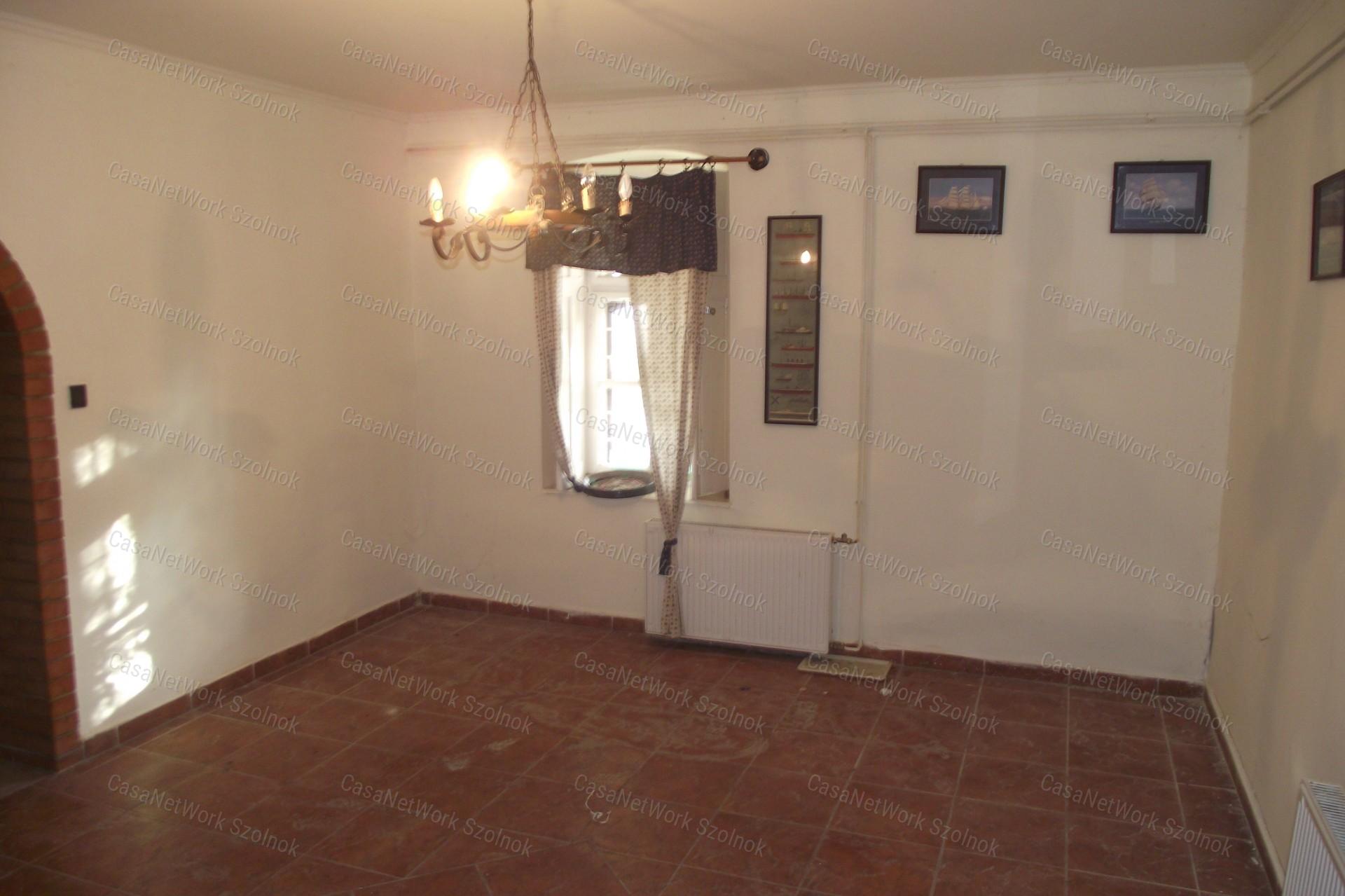 Eladó családi ház Tiszaroff központjában!