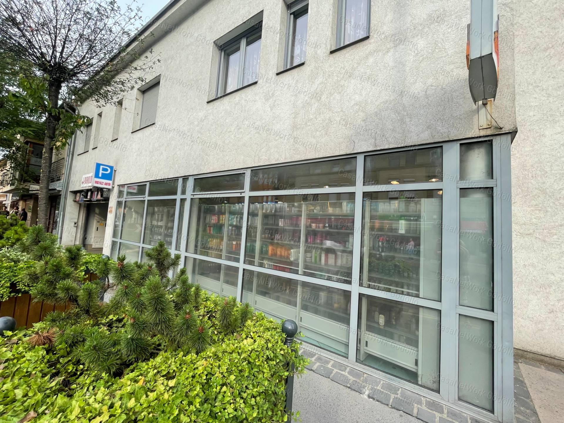 Belváros szívében, mozgalmas helyen