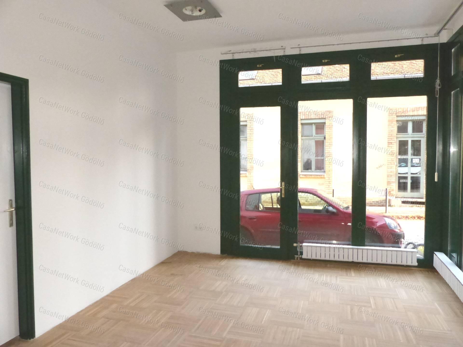 Belvárosban, utcafrontos,  igényes üzlethelyiség