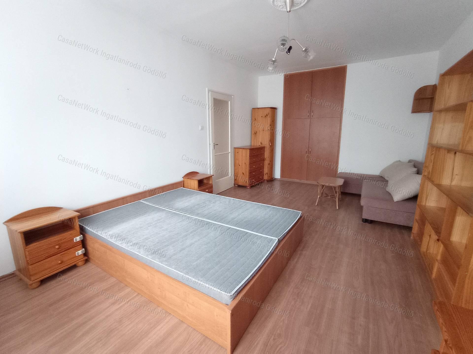 Belvárosi, csendes lakás hosszútávra kiadó