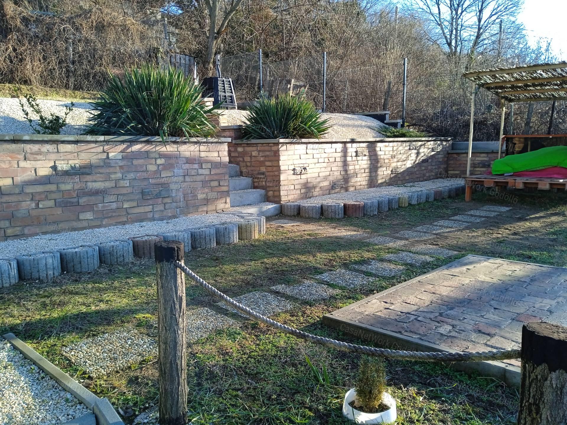Panorámás telek mobil házzal
