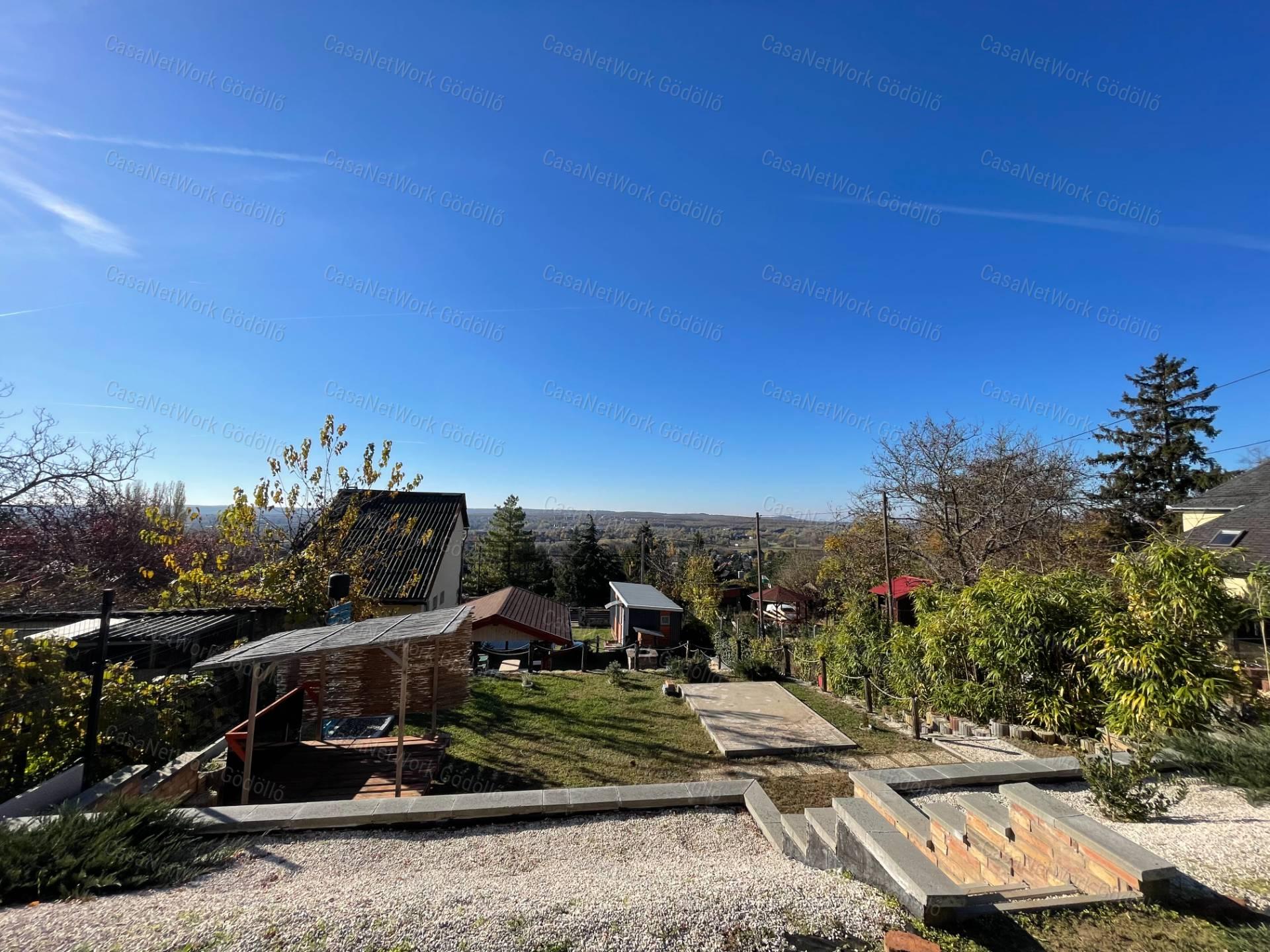 Panorámás telek mobil házzal