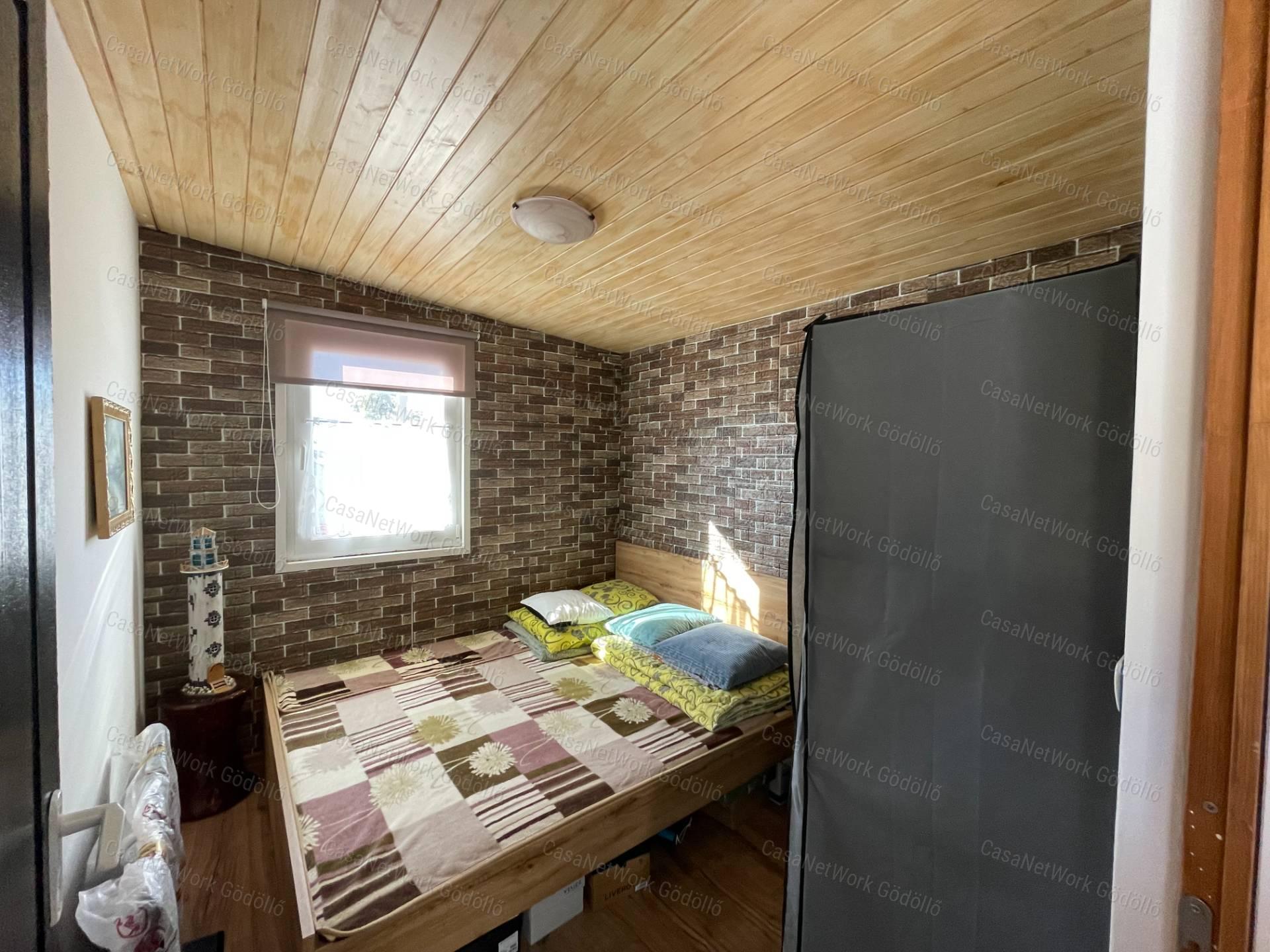 Panorámás telek mobil házzal