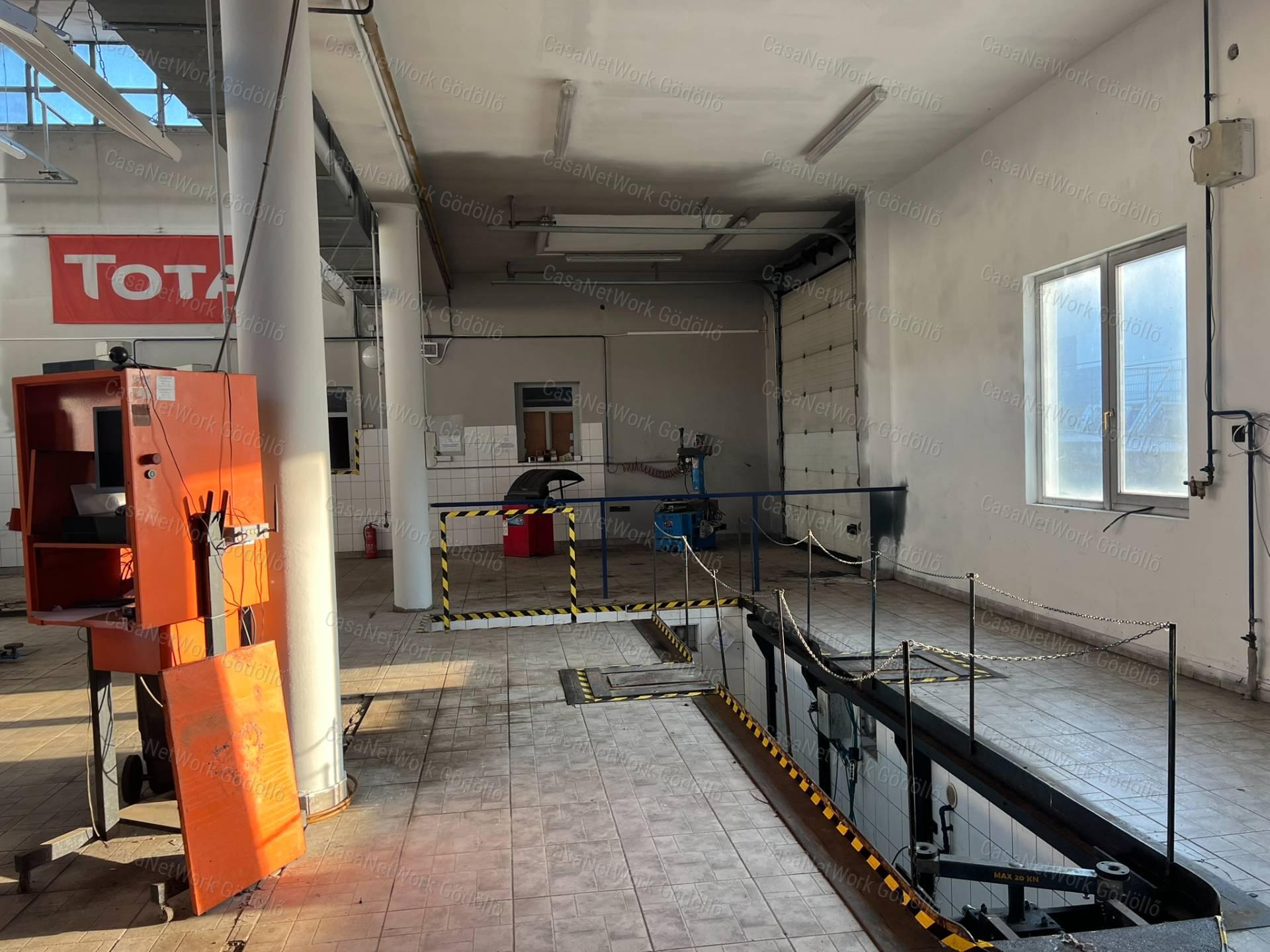 Kereskedelmi ingatlan fő út mellett