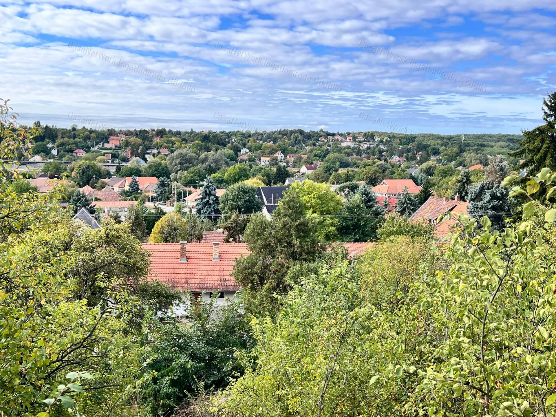 1 hektár a városban, lélegzetelállító panorámával