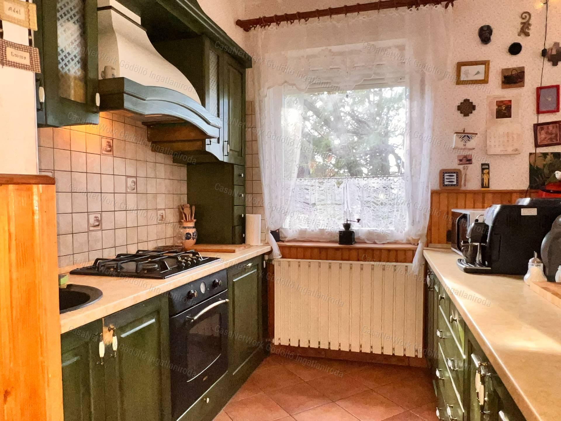 Tágas, nyugodt otthon egy családnak
