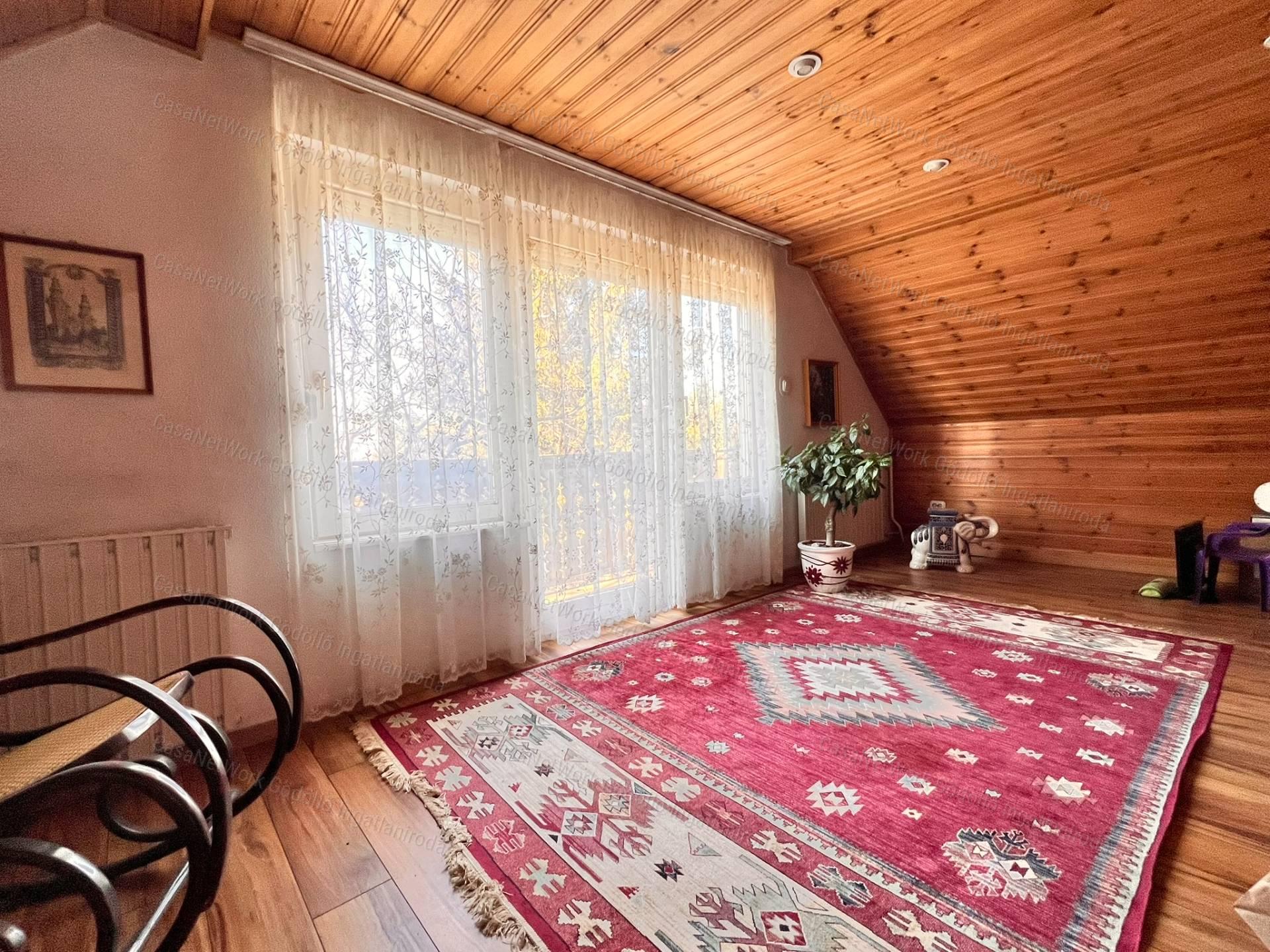 Tágas, nyugodt otthon egy családnak