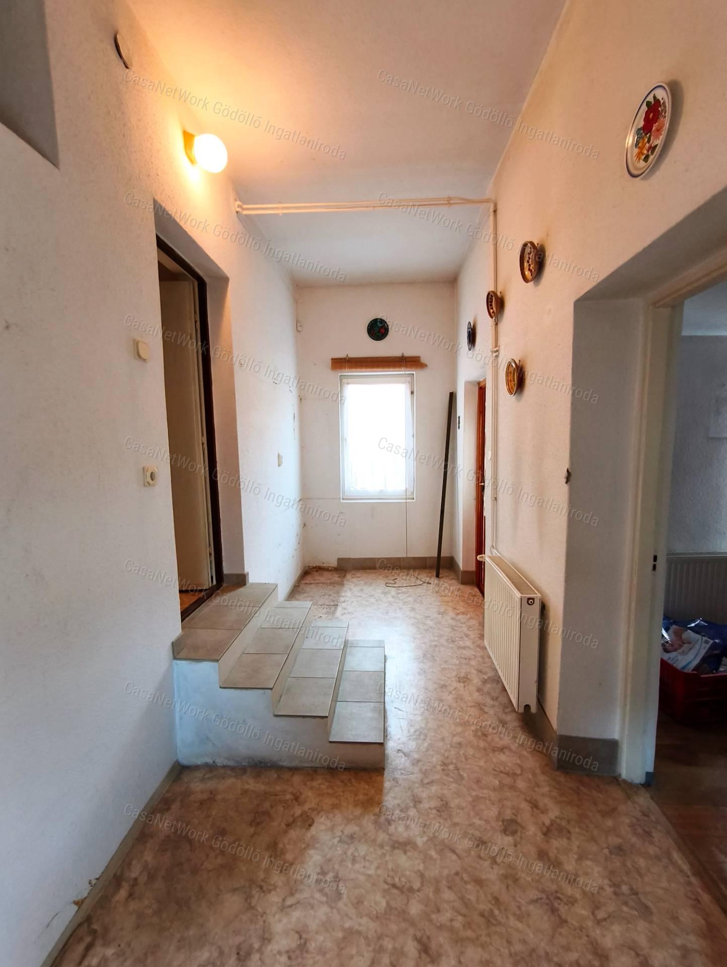 Élhető családi ház csendes kerttel