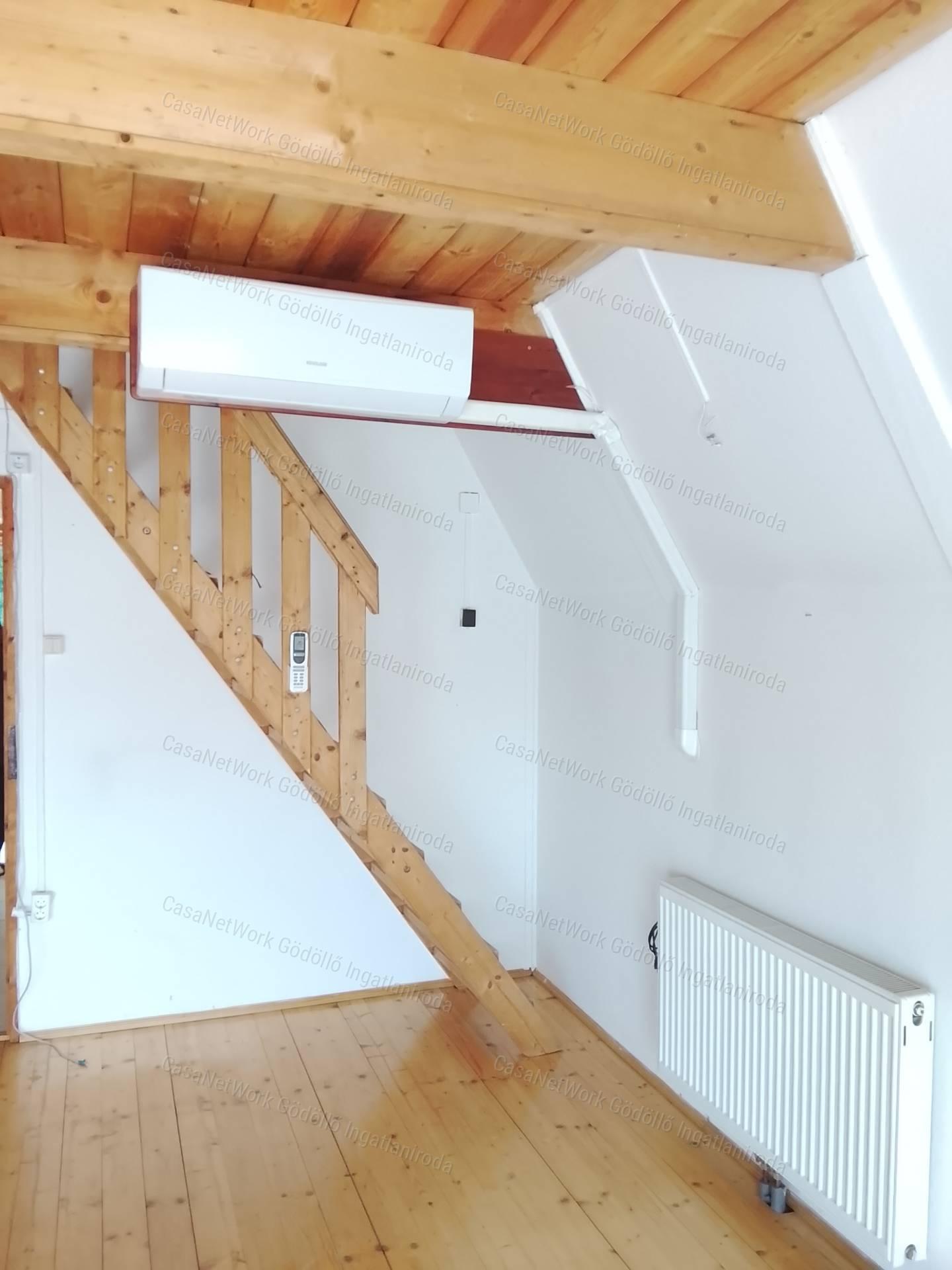 Panorámás hétvégi ház lakóövezetben