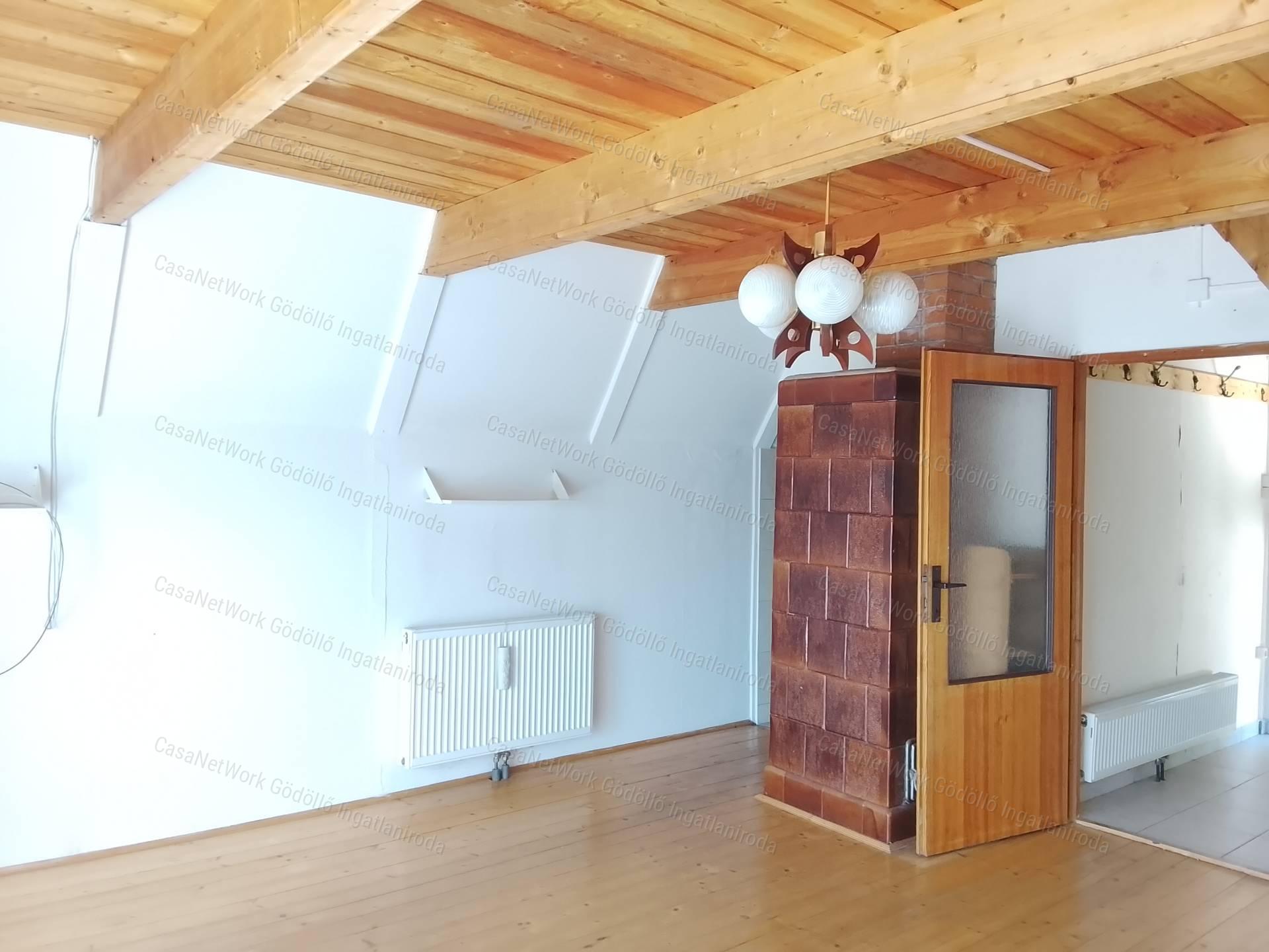 Panorámás hétvégi ház lakóövezetben