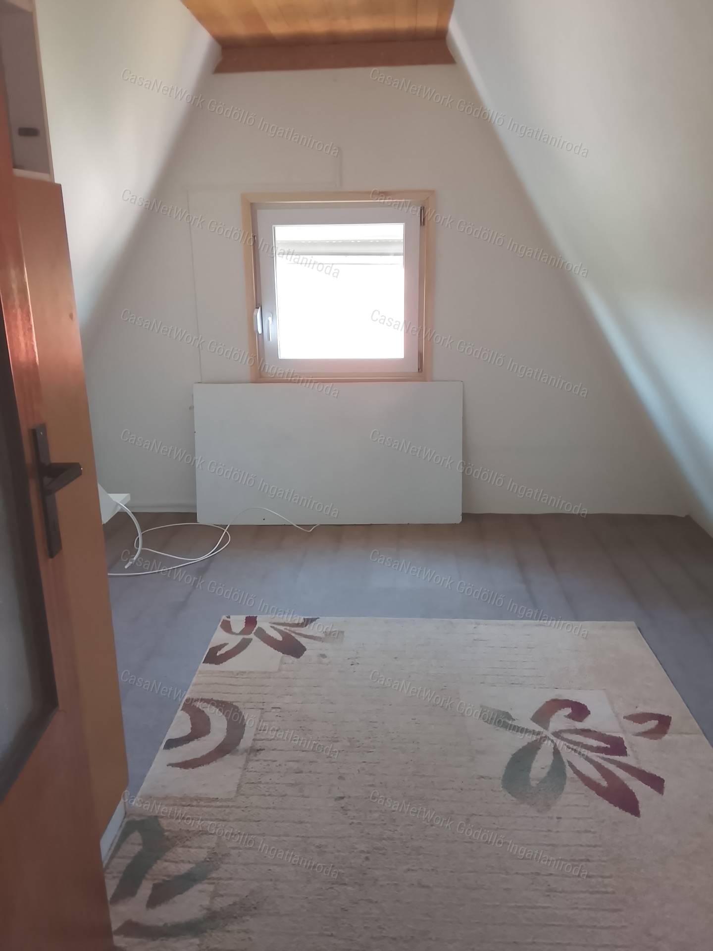 Panorámás hétvégi ház lakóövezetben