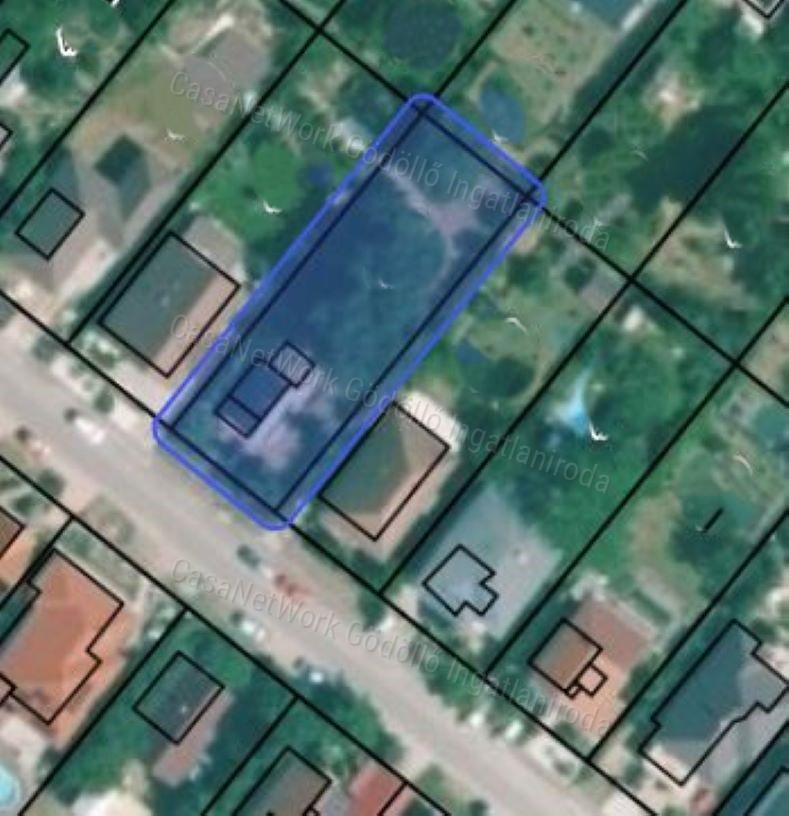 Panorámás telek hétvégi házzal lakóövezetben