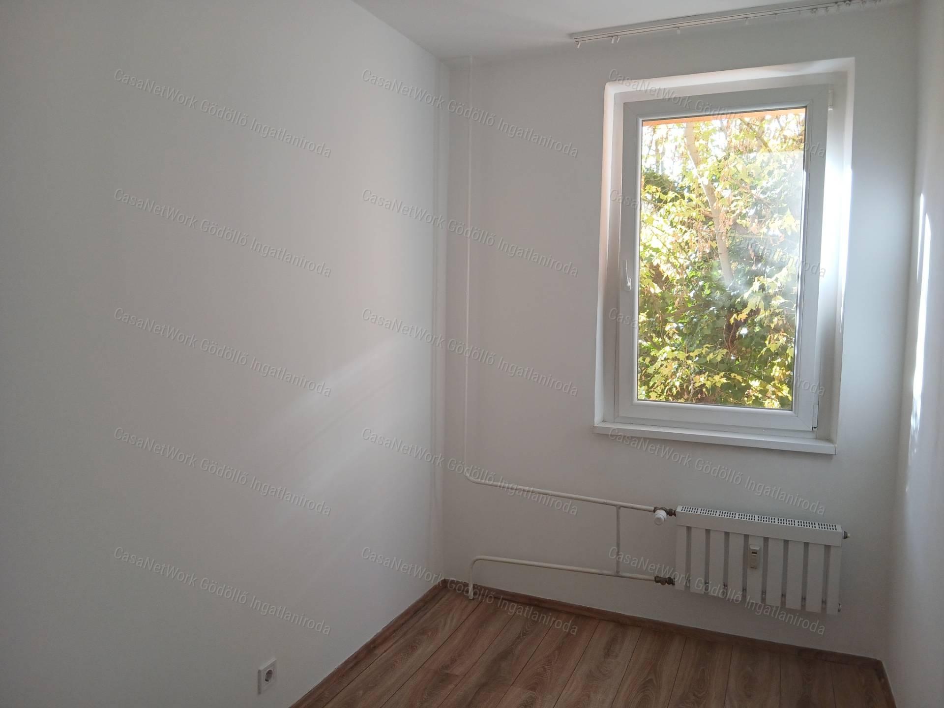 Kiadó felújított, erkélyes lakás Rákoskeresztúron
