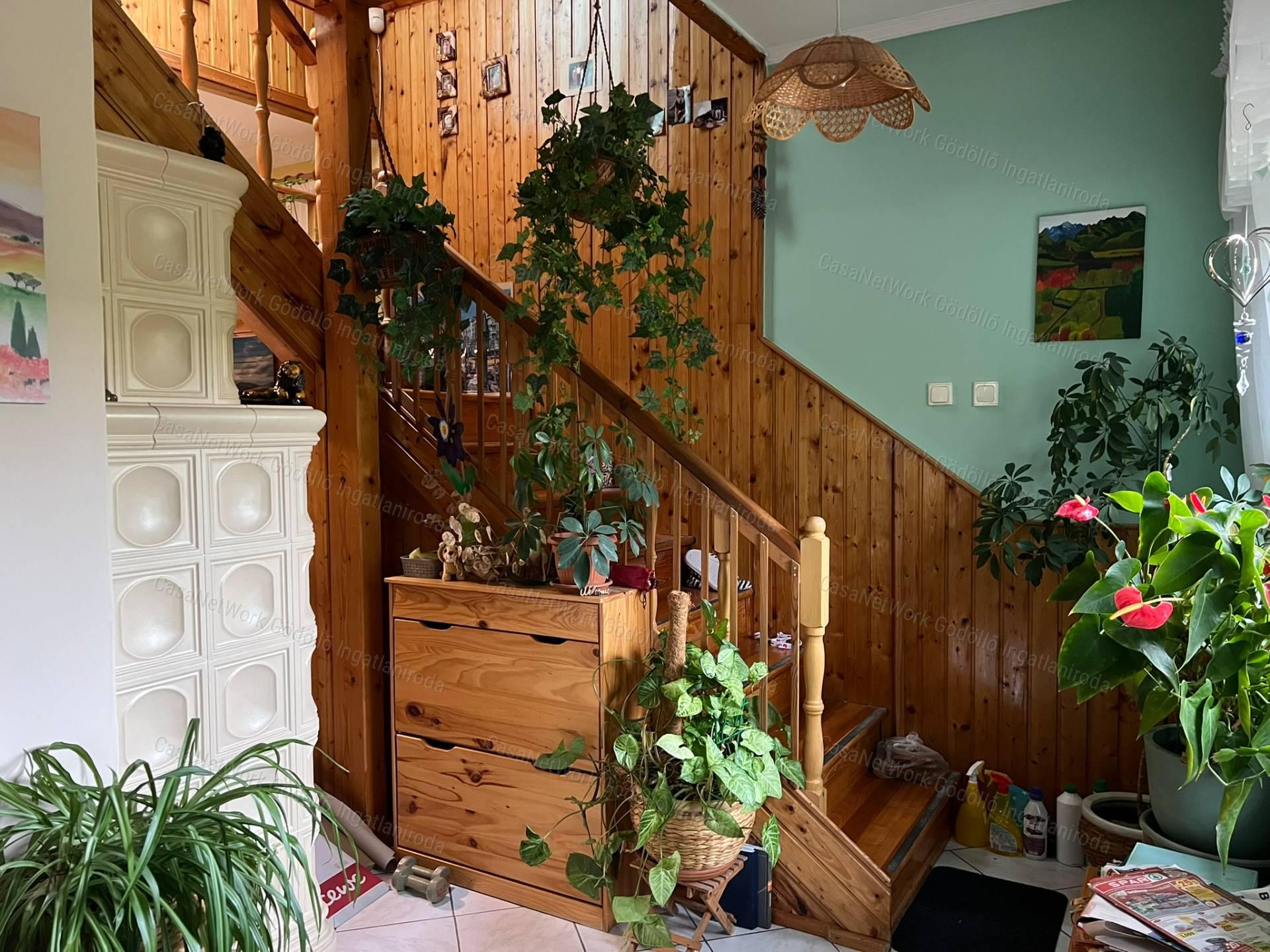 Családi ház egybenyitható apartmannal