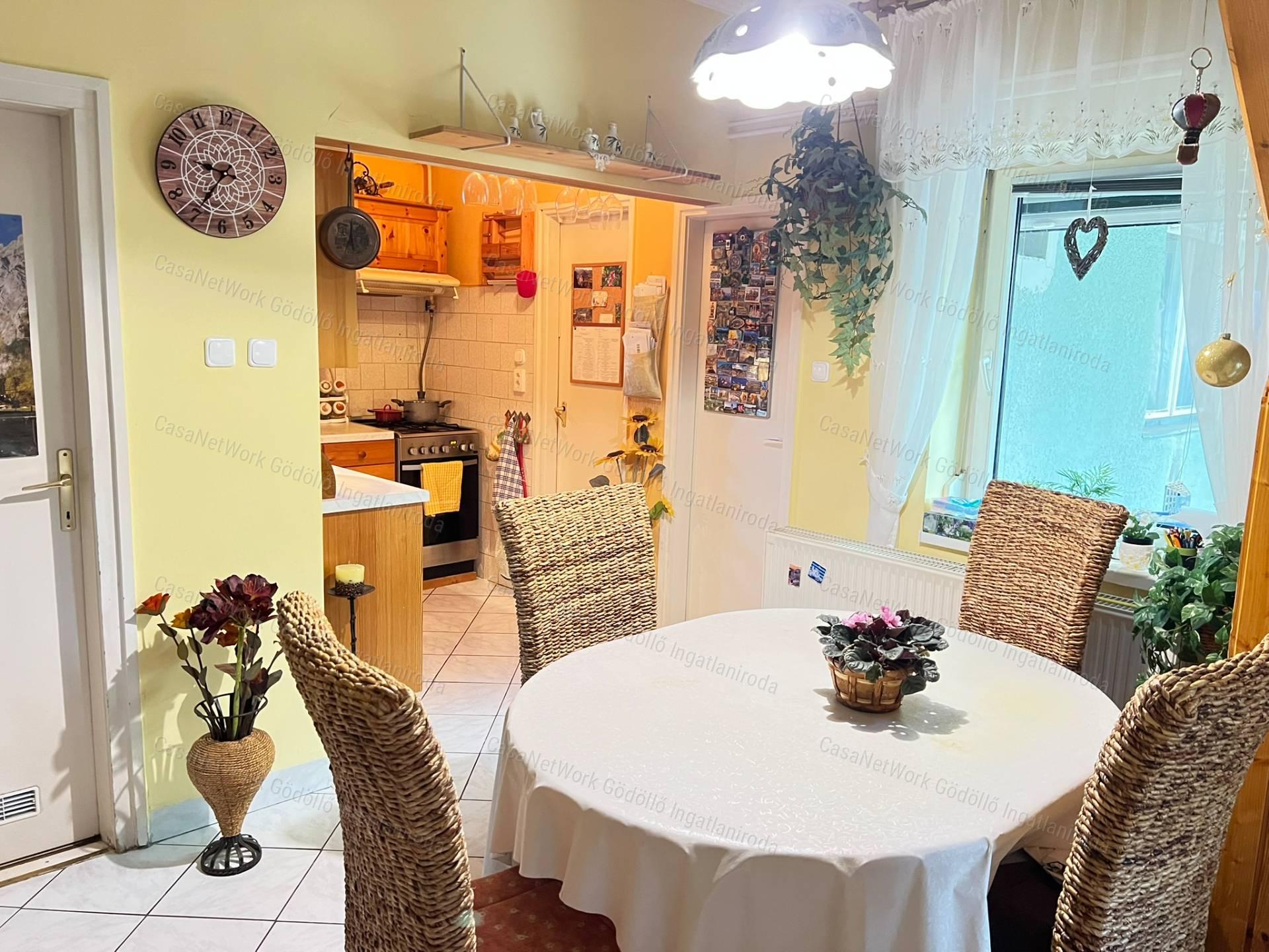 Családi ház egybenyitható apartmannal