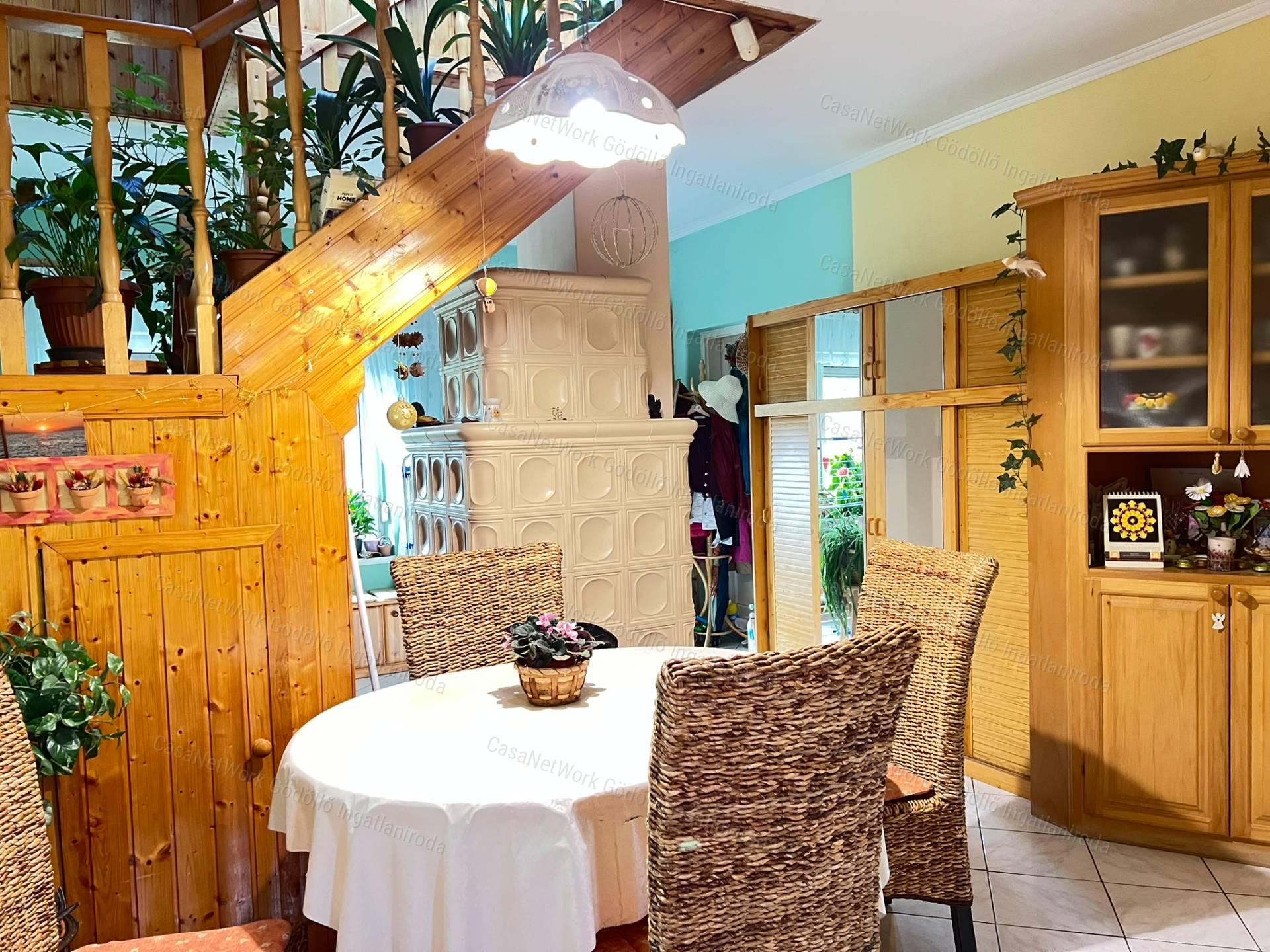 Családi ház egybenyitható apartmannal