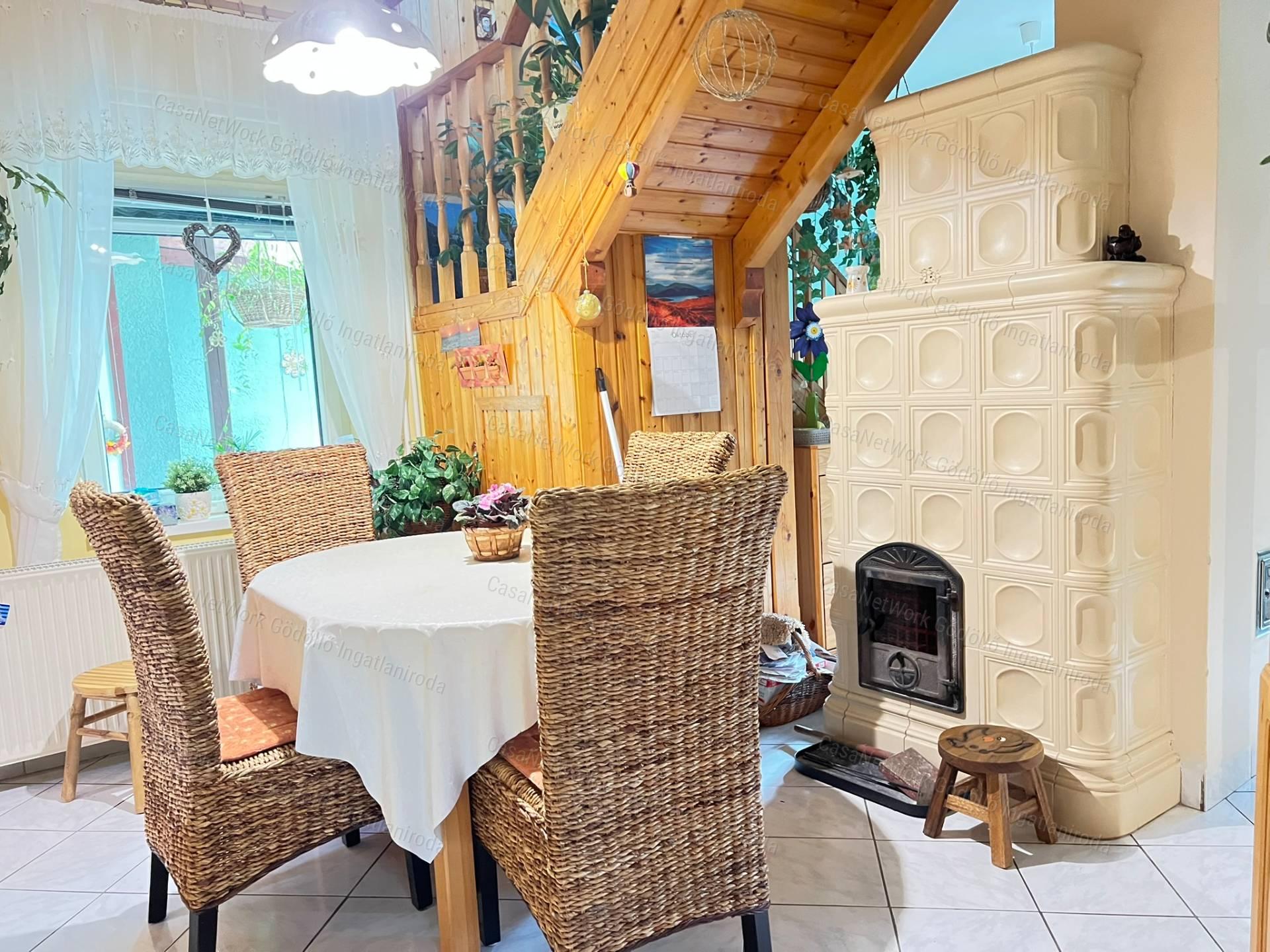 Családi ház egybenyitható apartmannal