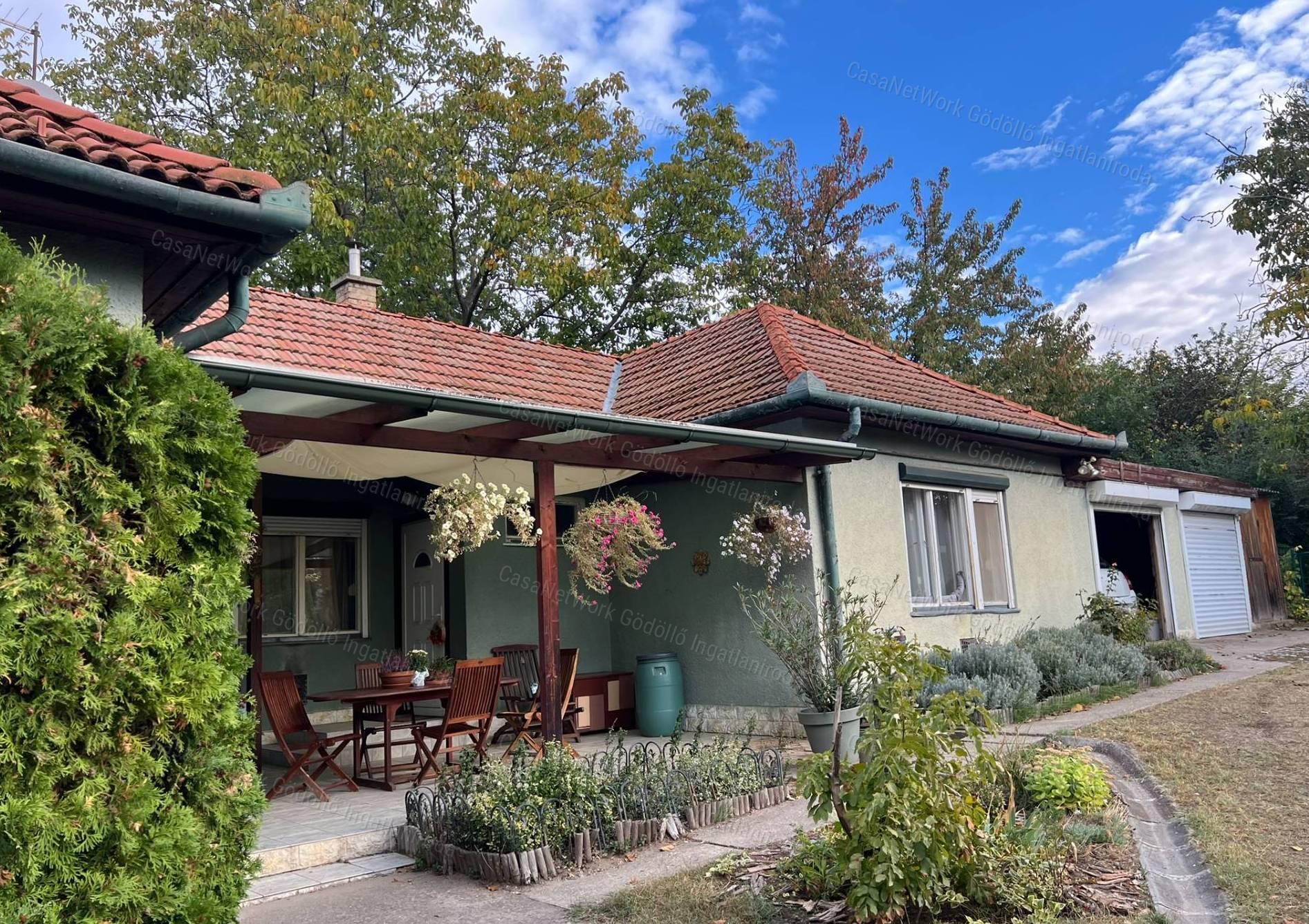 Családi ház egybenyitható apartmannal