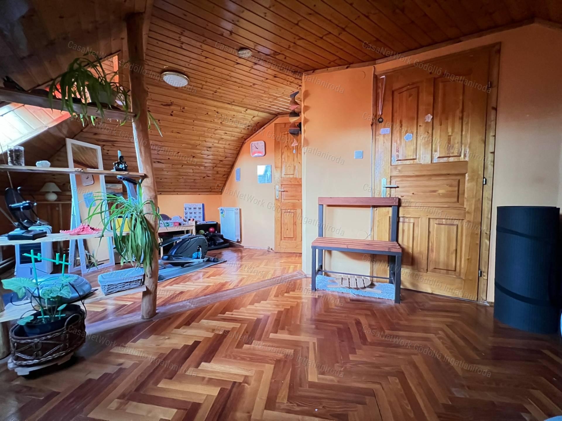 Családi ház egybenyitható apartmannal