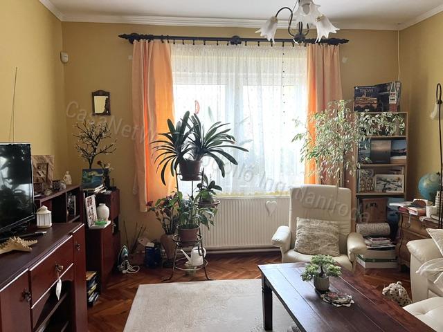 Családi ház egybenyitható apartmannal
