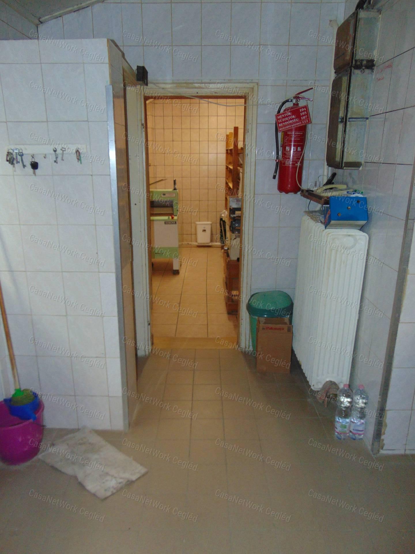 ELADÓ TÁPIÓSZENTMÁRTONI PÉKSÉG